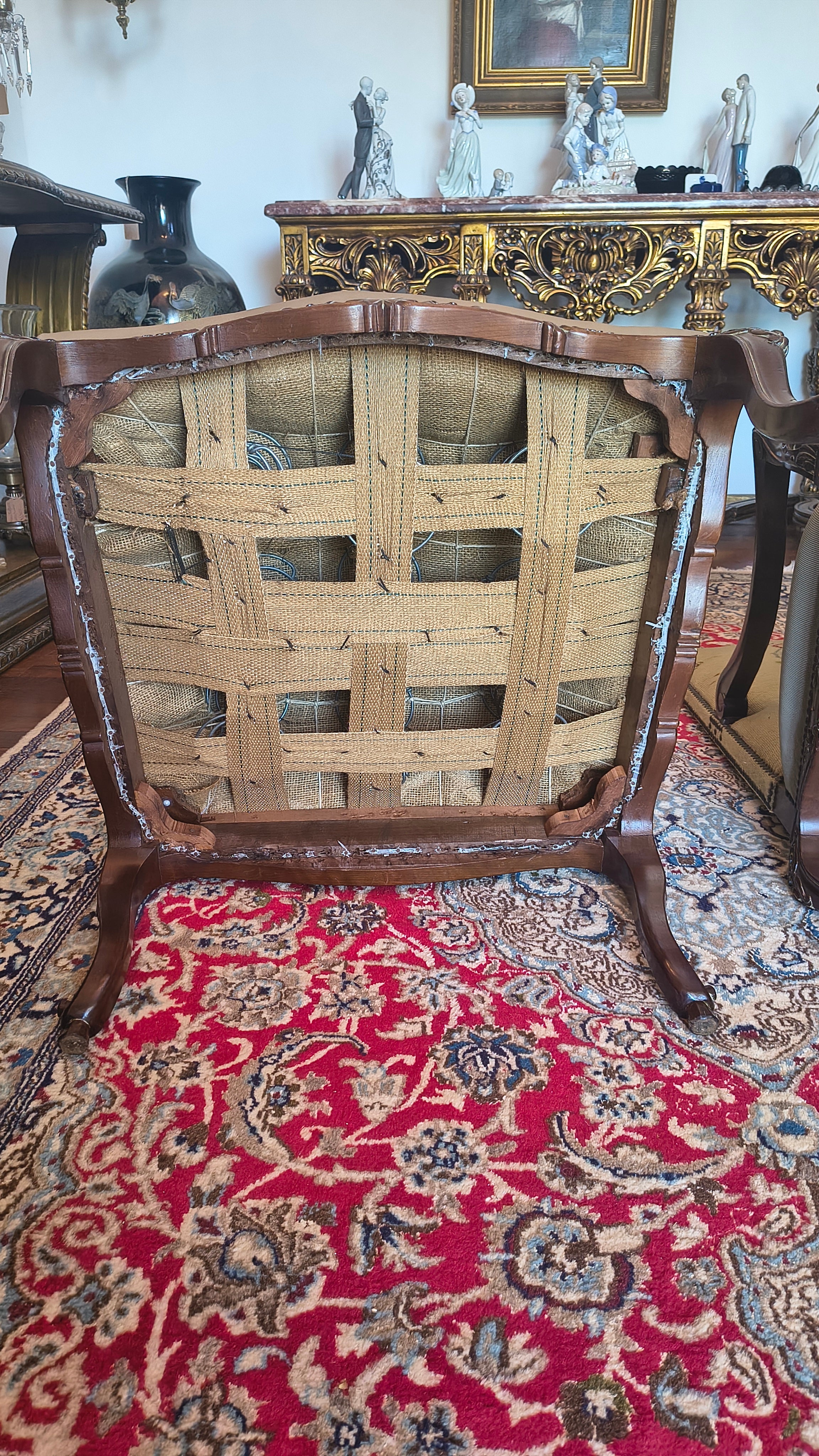 Par de Poltronas Regency em Imbuia entalhada