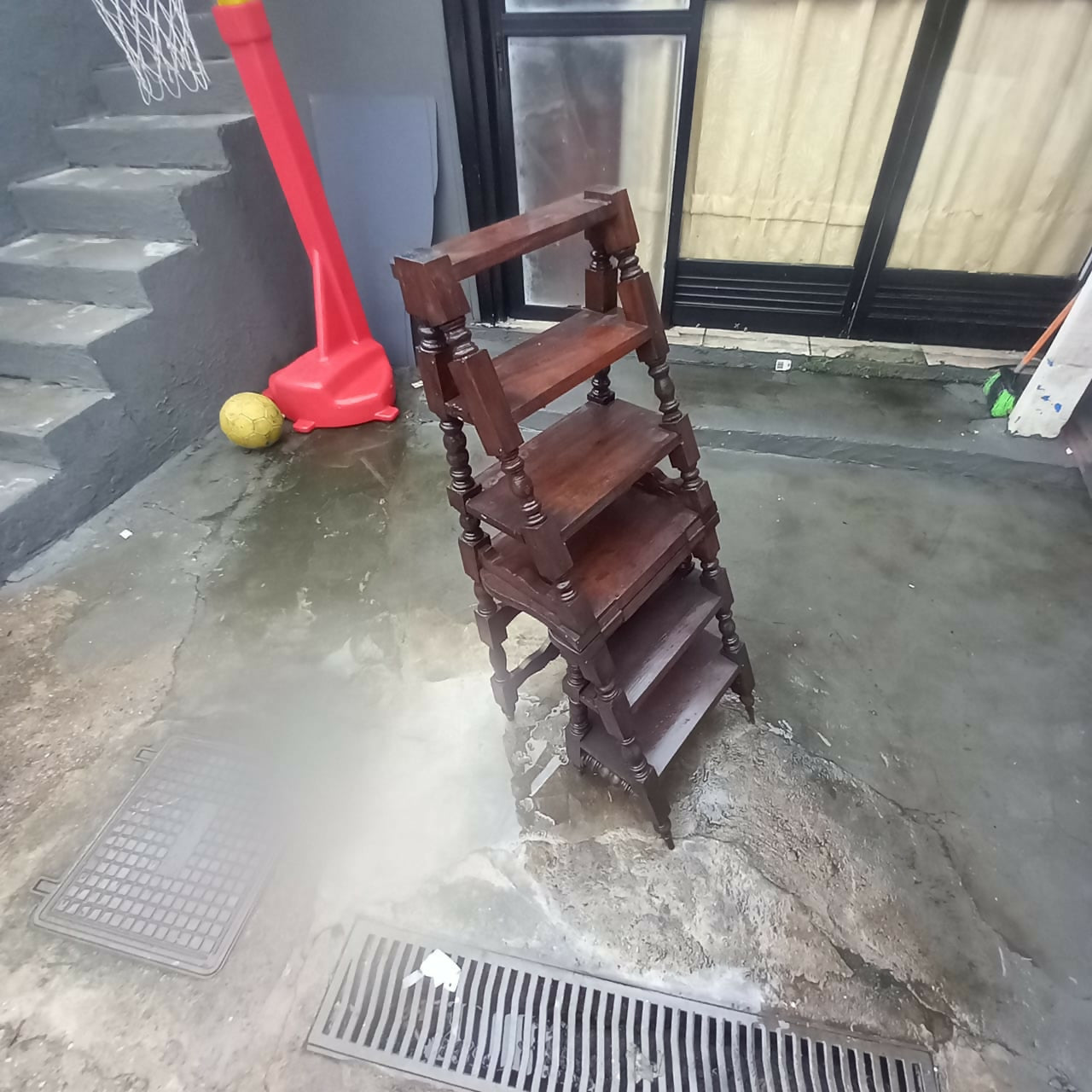 Cadeira / escada em madeira