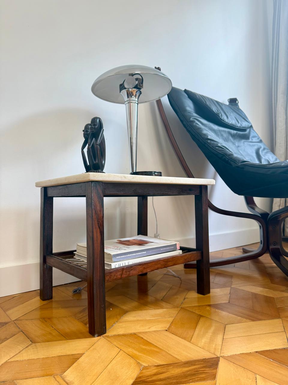 Mesa lateral retangular em jacarandá e mármore