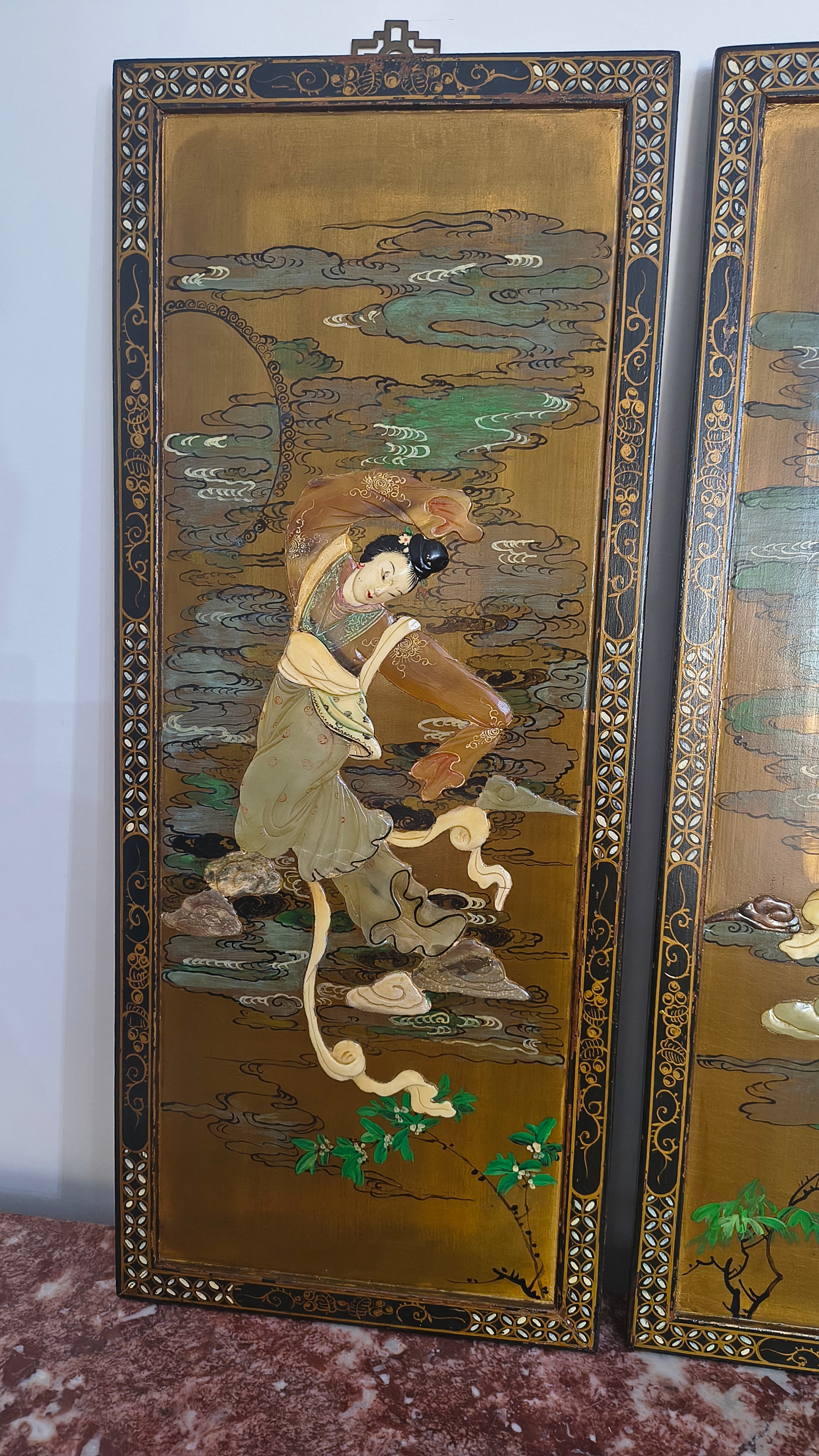 Antigo Conjunto de painéis Chinoiserie em laca negra pintada à mão 