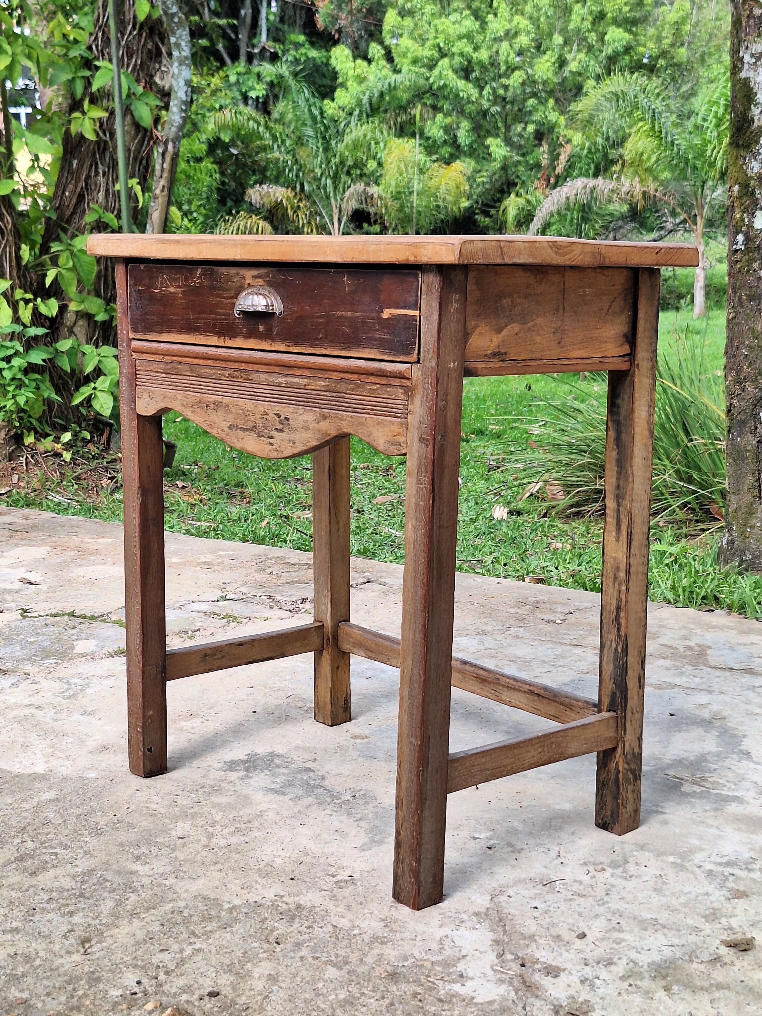 Mesinha de Apoio Antiga com gaveta Madeira Maciça Garimpo Mineiro