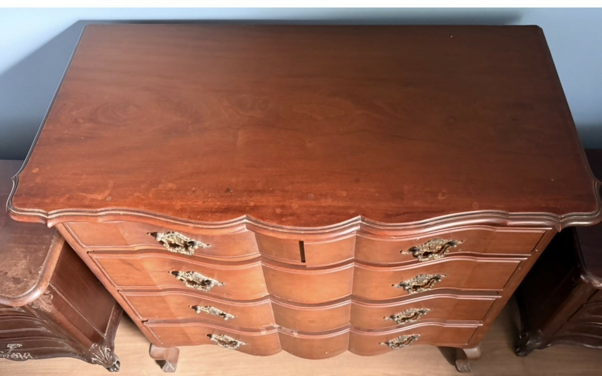 Cômoda clássica com detalhe arredondado