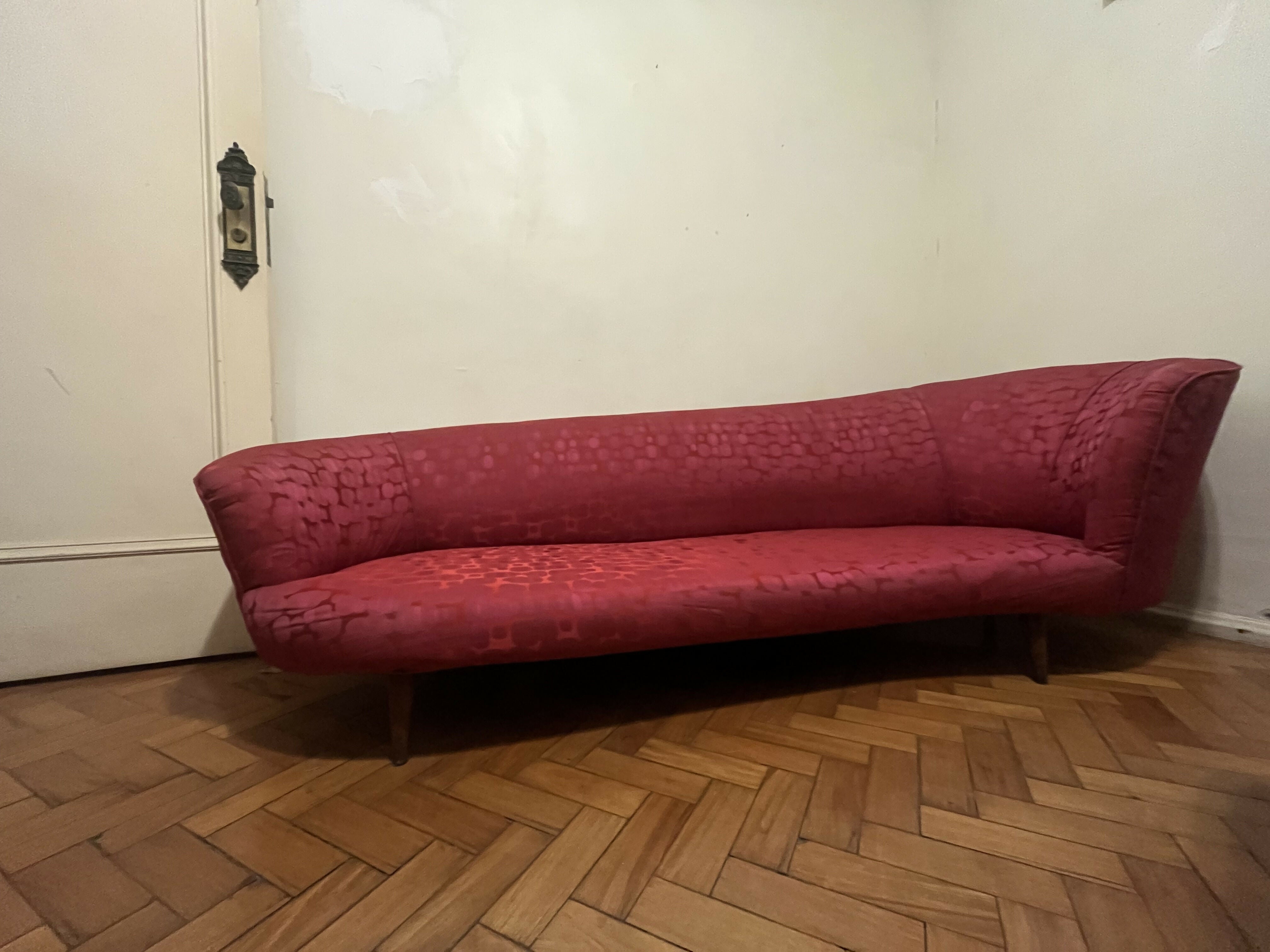 RECAMIER COR CEREJA (estilo divã de Freud