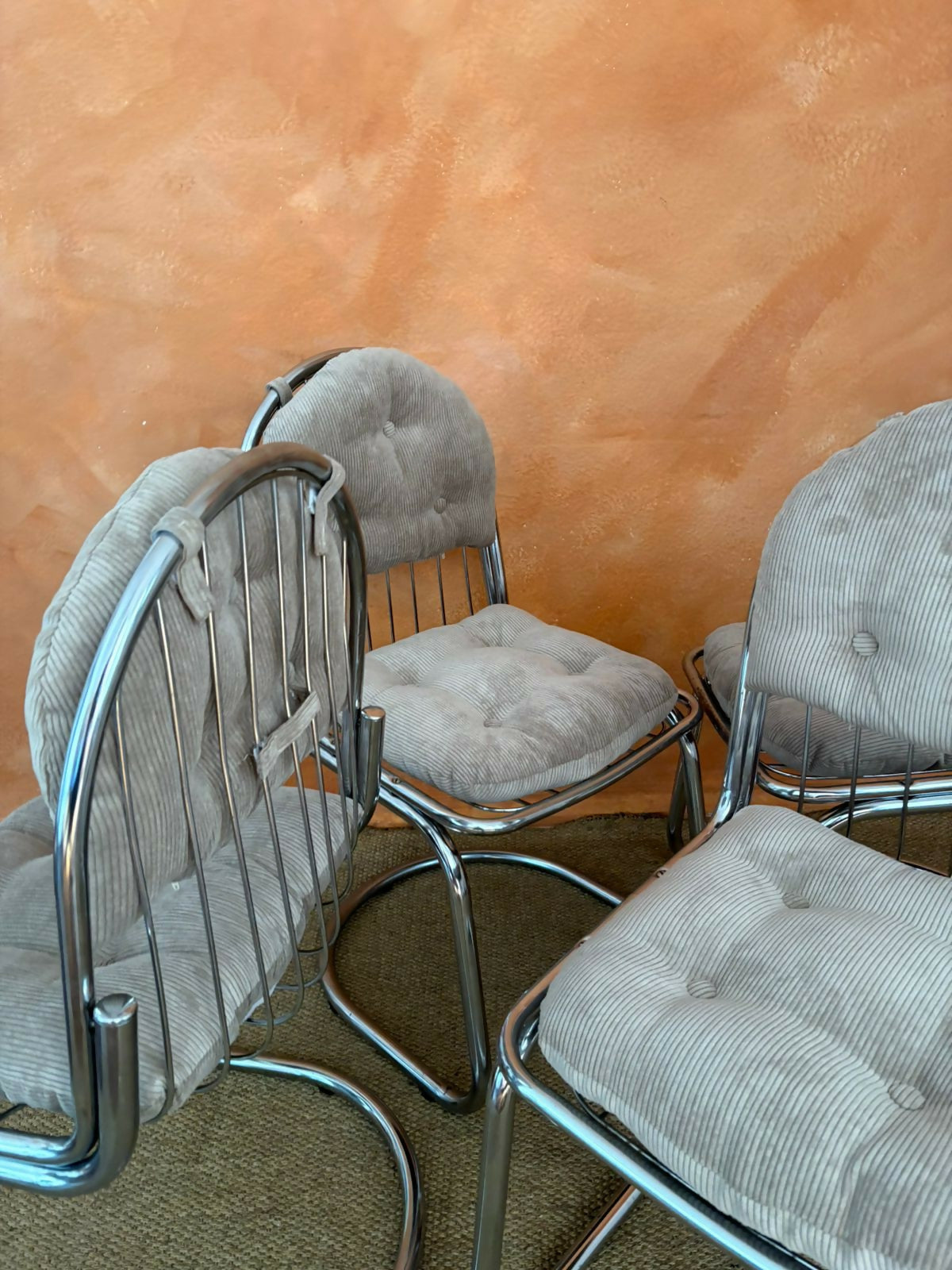 cadeiras Pozza 70’s em metal cromado tubular (valor individual)