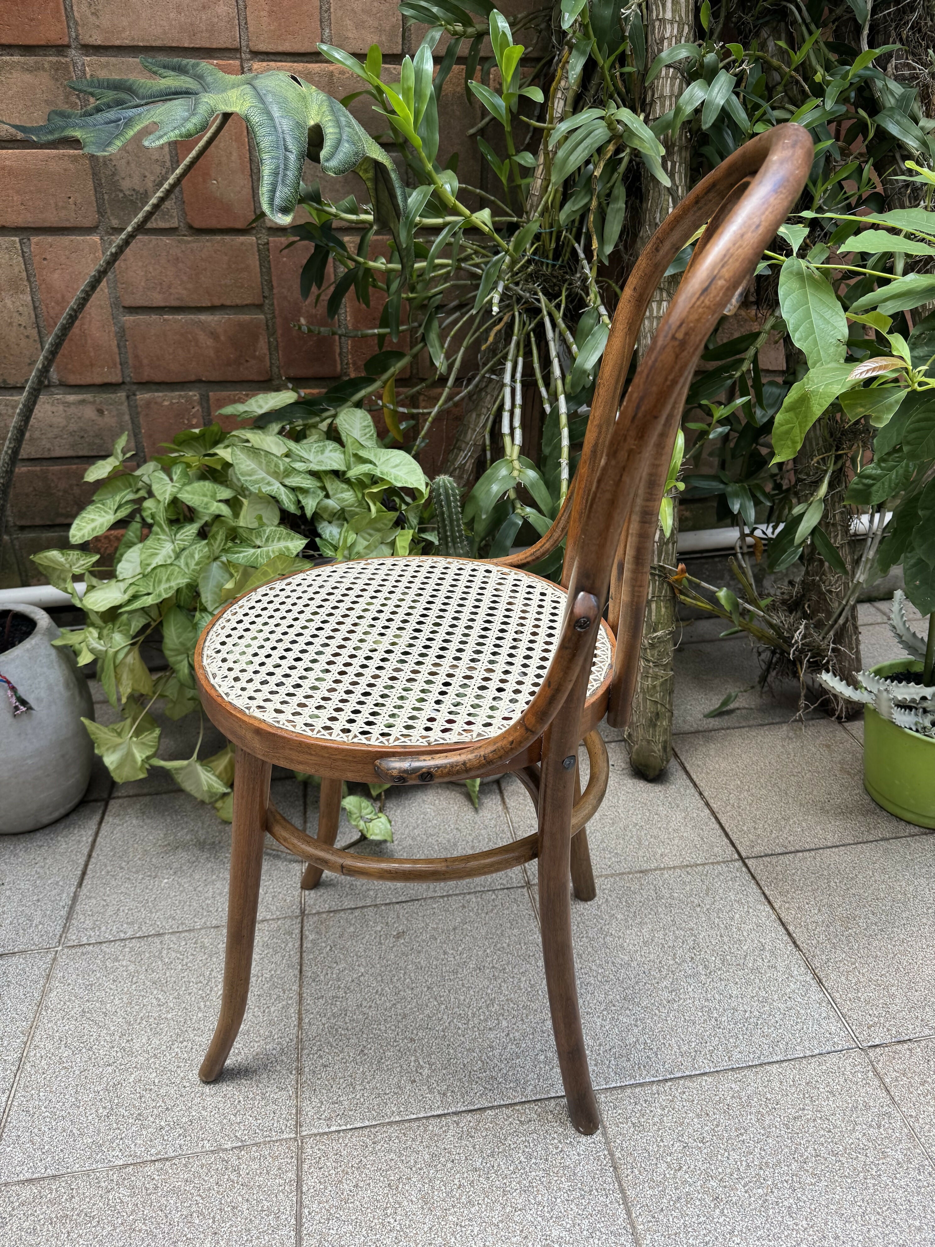 Cadeira Thonet Modelo Coração Assento em Palhinha de Algodão