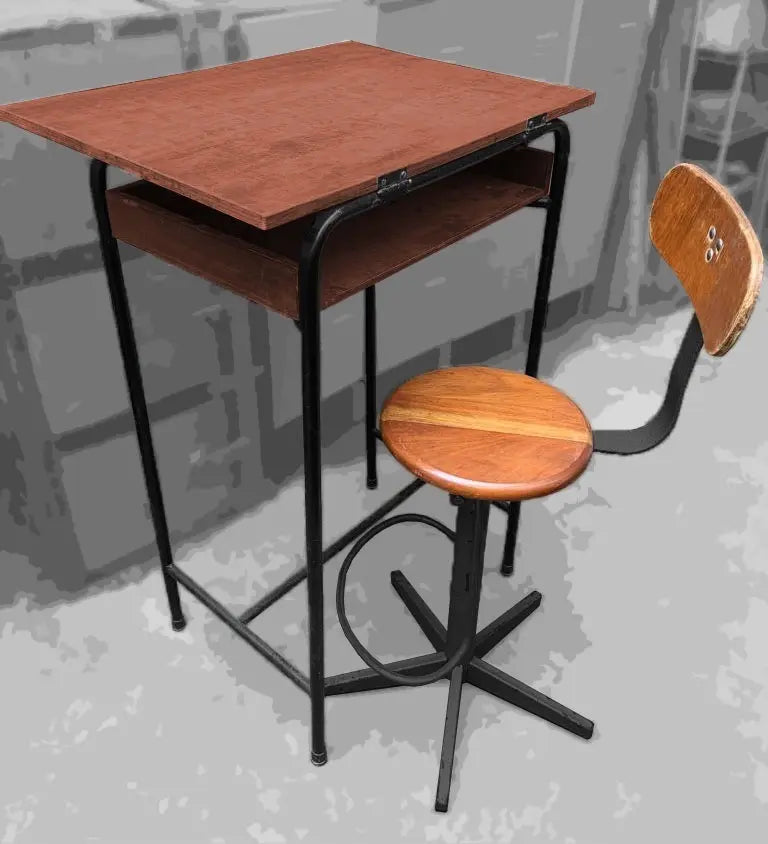 Mesinha alta e banqueta redonda com encosto (conjunto)