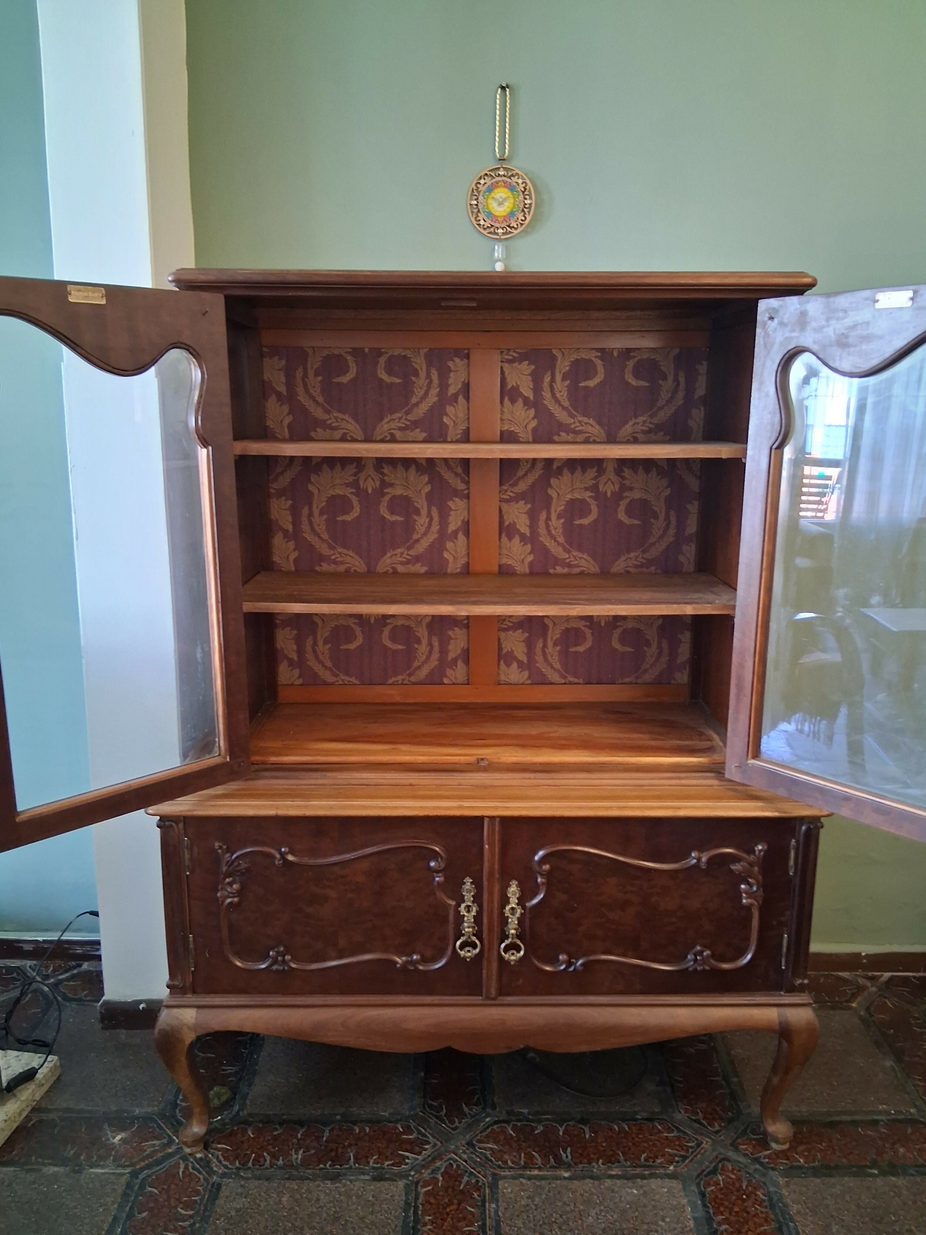 Armário Cristaleira Clássico