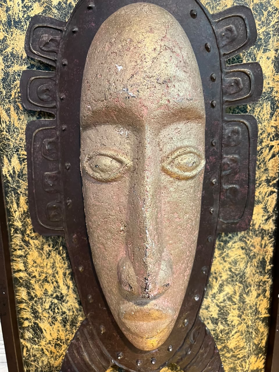 Quadro Decorativo com Máscara de Inspiração Africana em Alto-Relevo – 85,5 x 30 cm