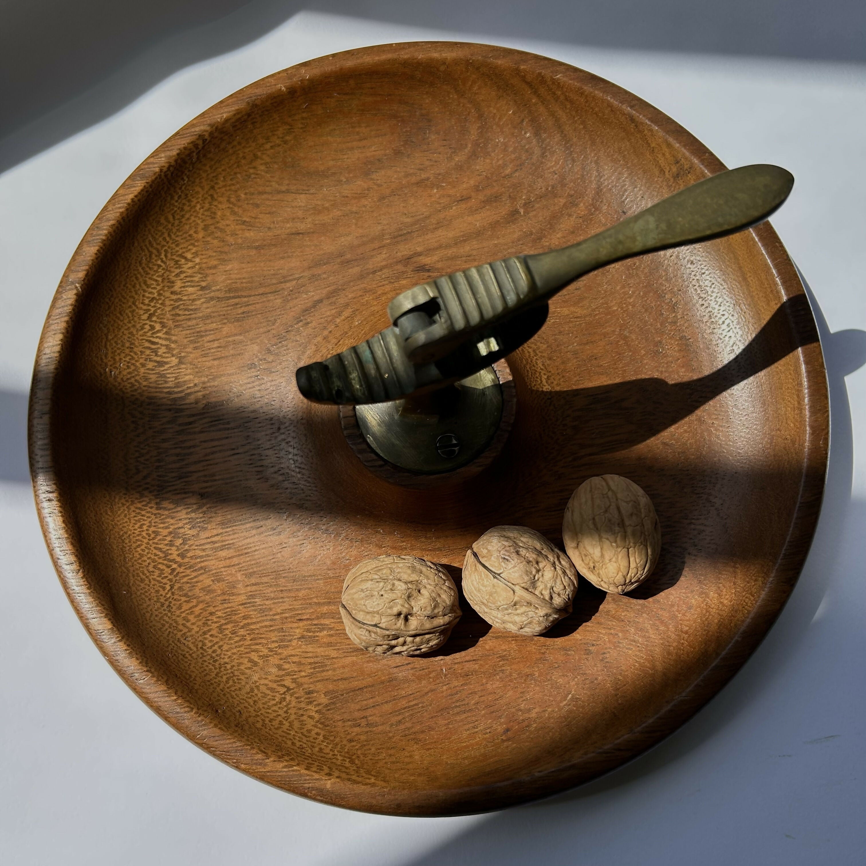 Rara bandeja quebra nozes