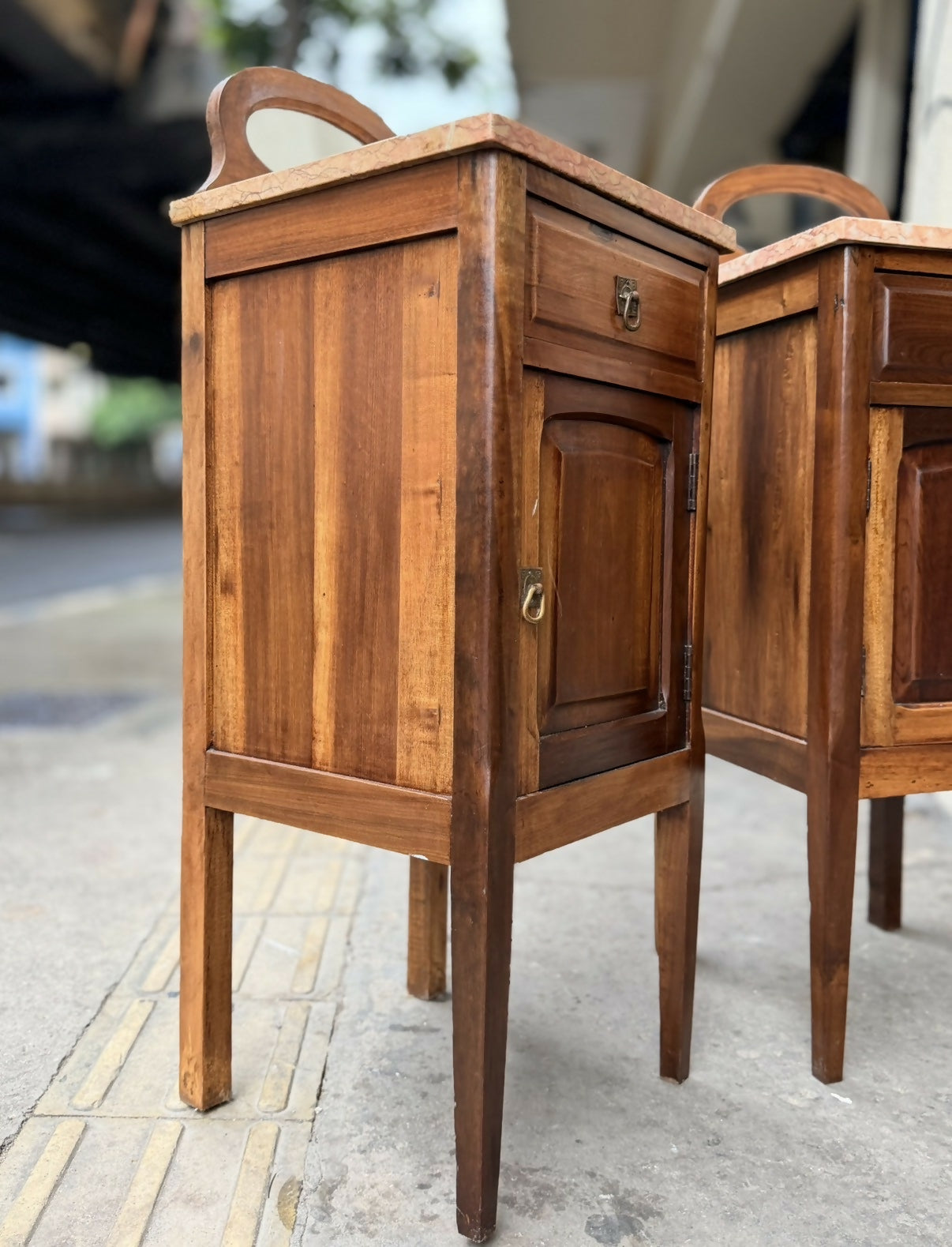 Par de mesinhas de cabeceira