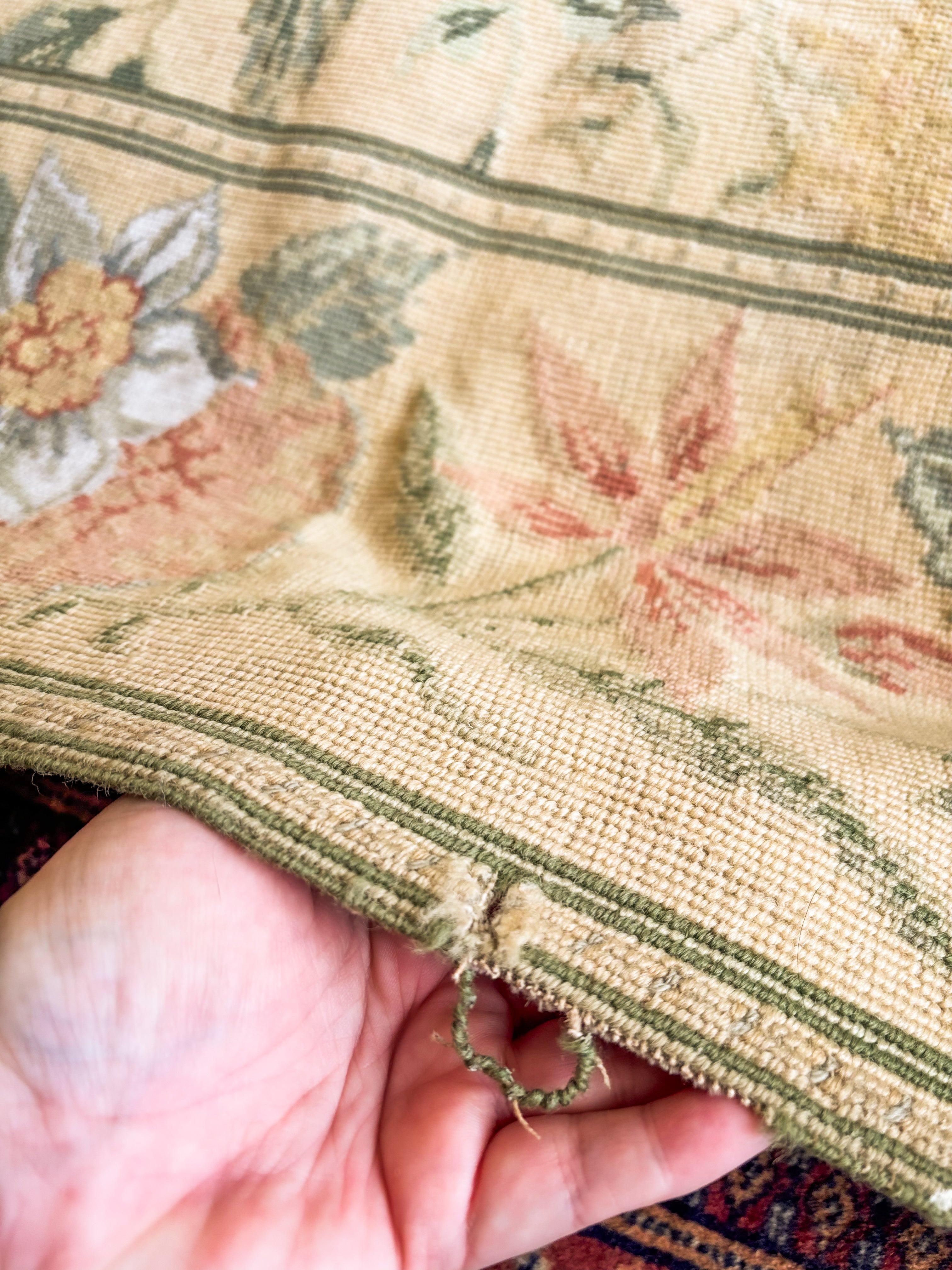 Tapete Bordado Ateliê Maria Claudia com motivos floral
