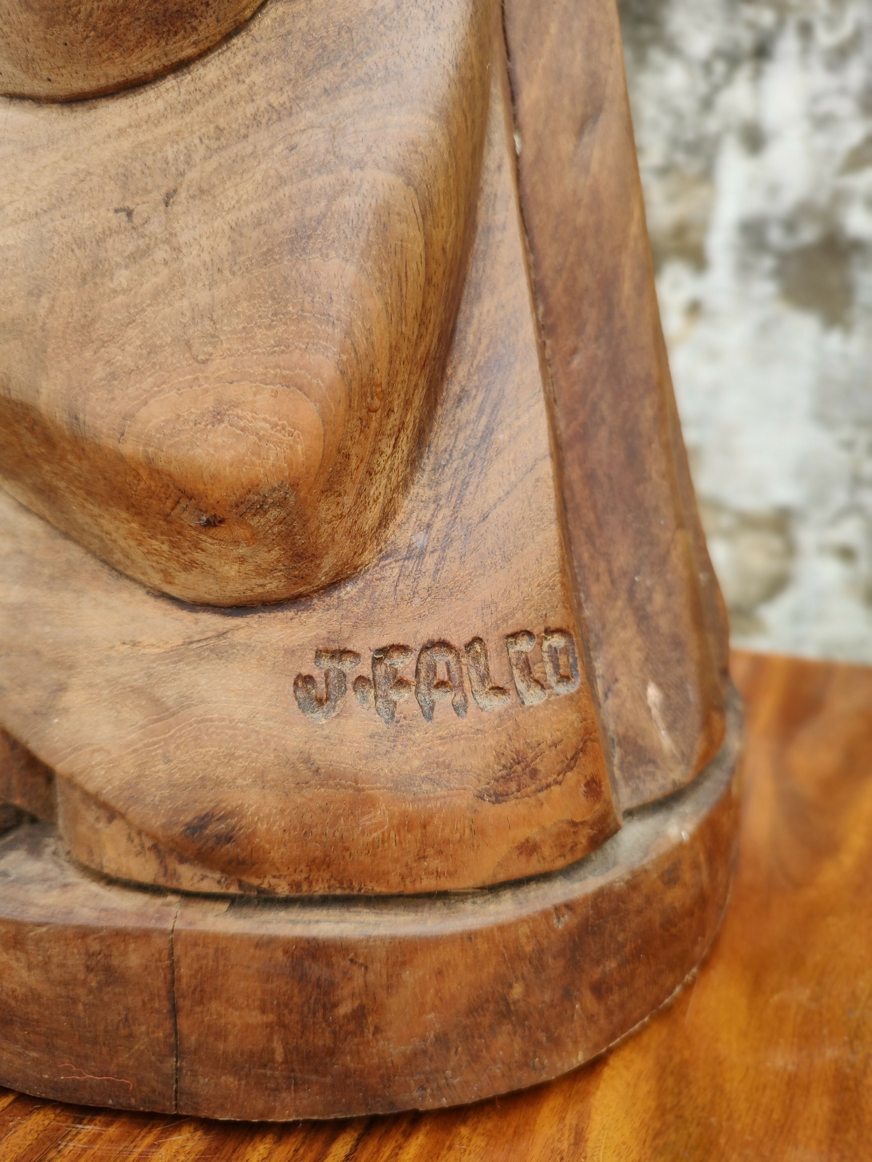 Antiga e grande escultura em madeira maciça de São Judas Tadeu (A-67cm)