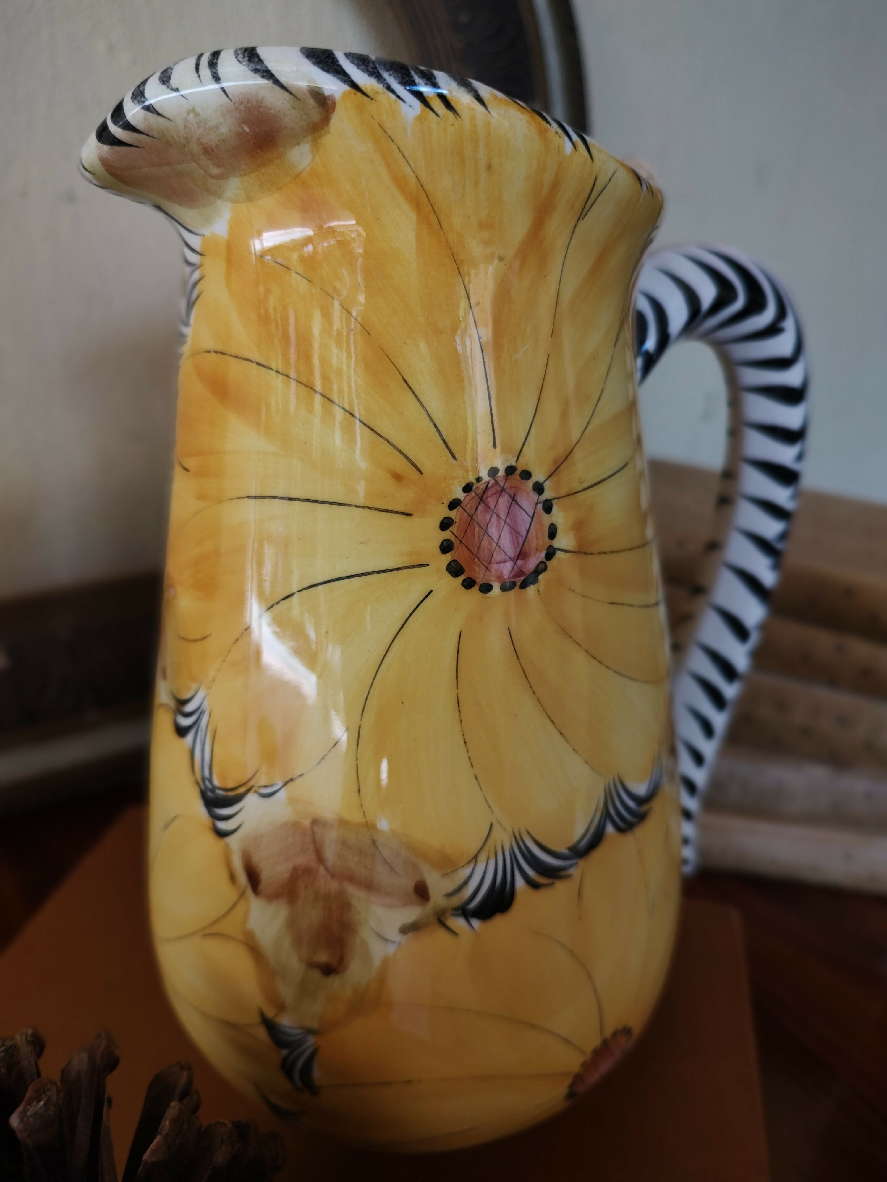 Jarro / Vaso decorativo em faiança com pintura à mão em motivos florais
