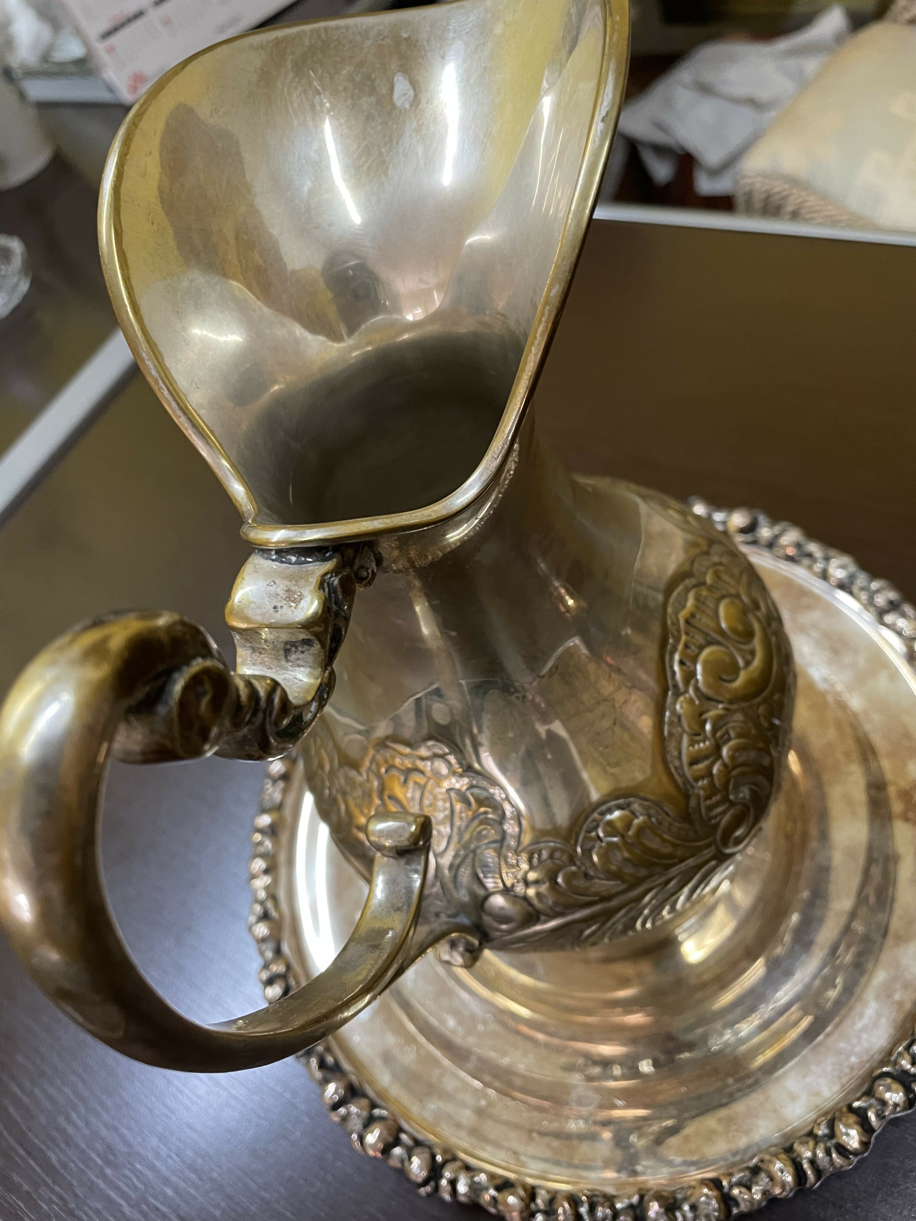 Jarra de água com prato espessurados à prata