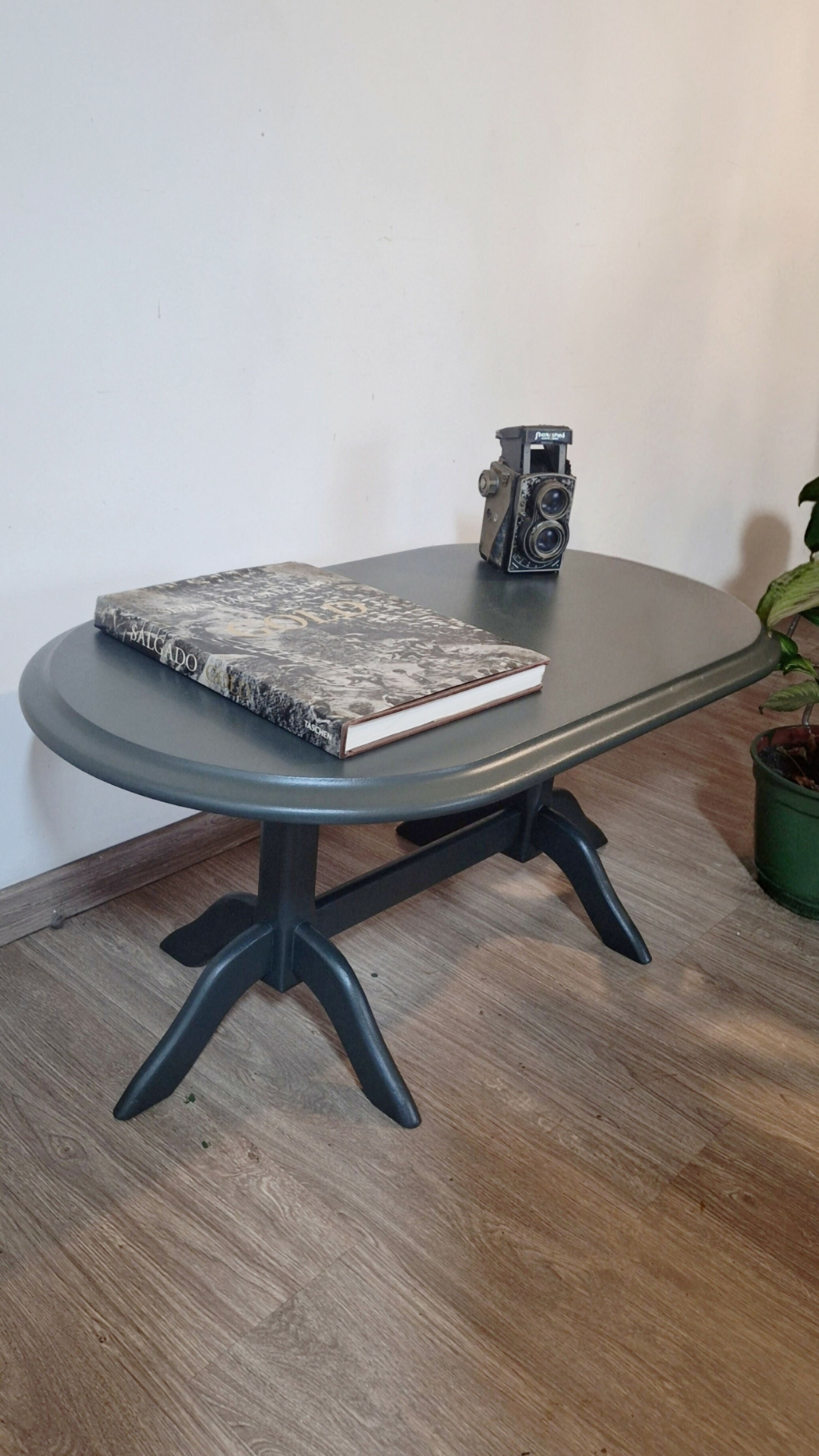 Mesa de centro oval em madeira (restaurada)