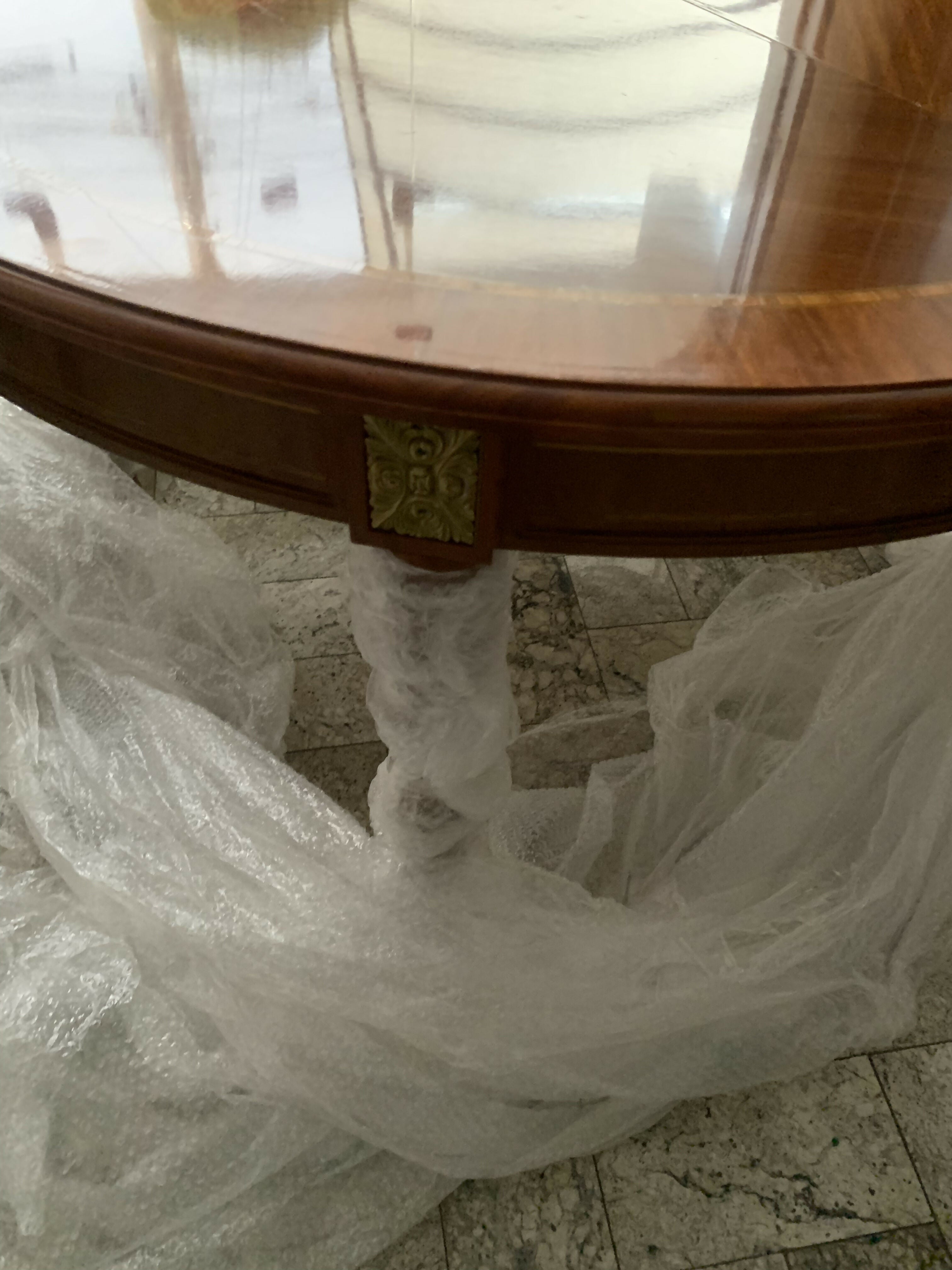 Mesa elástica com 08 cadeiras francesas