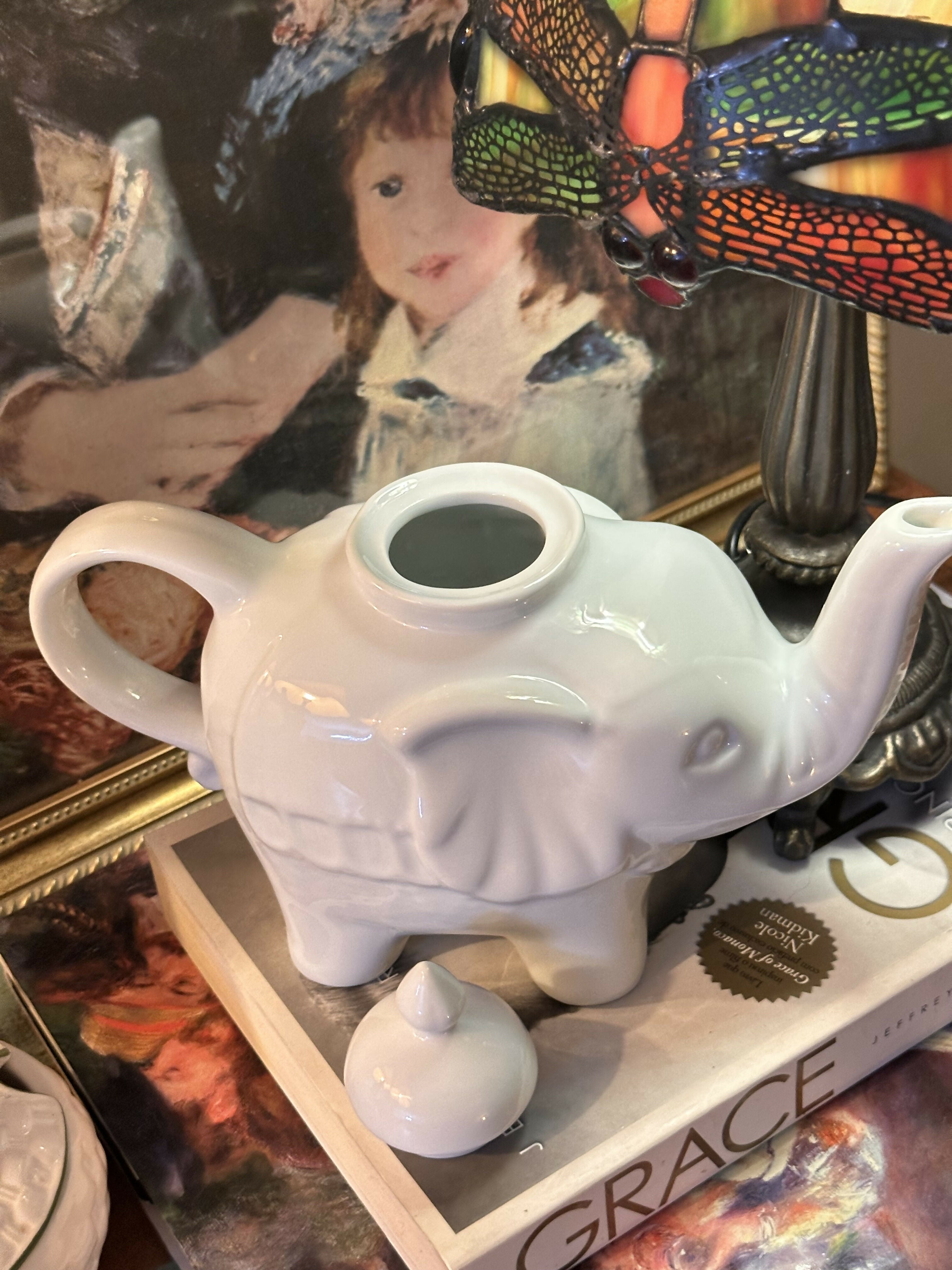 Bule lindeza de chá - com belo elefante em porcelana- Le Cordon Blue