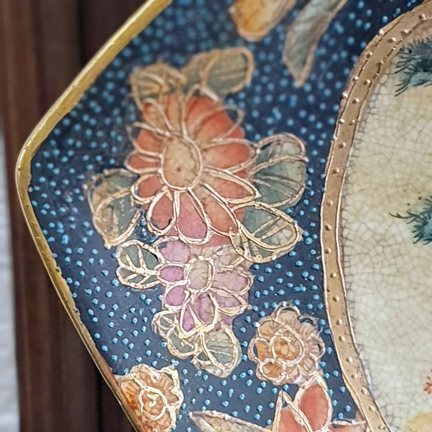 Centro de mesa incrível em pasta de porcelana dura chinesa ao gosto Satsuma. Ótimo estado!