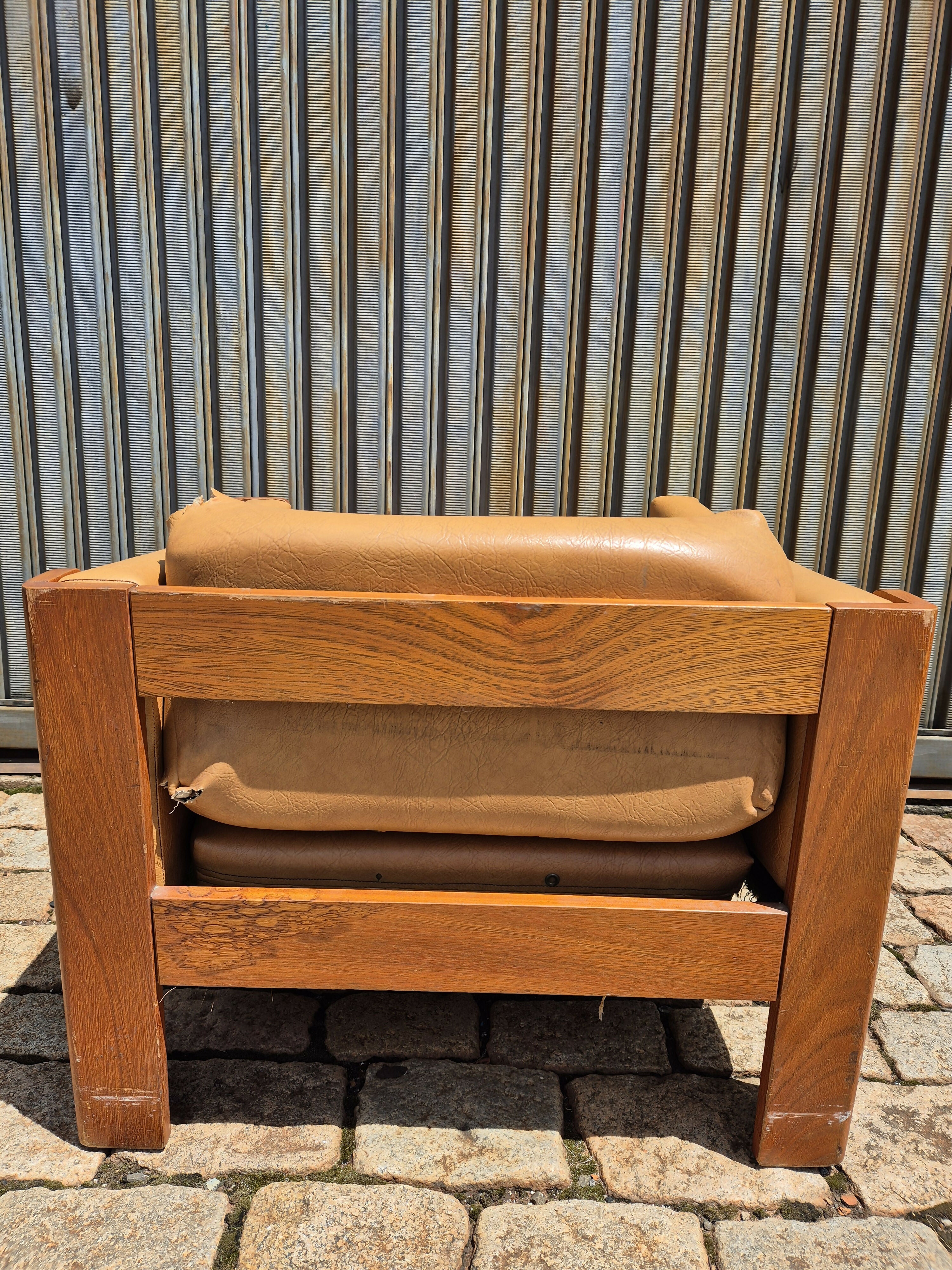 Poltrona Modernista em Freijó - anos 70