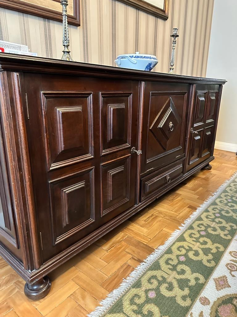 Buffet vintage em madeira maciça escura 