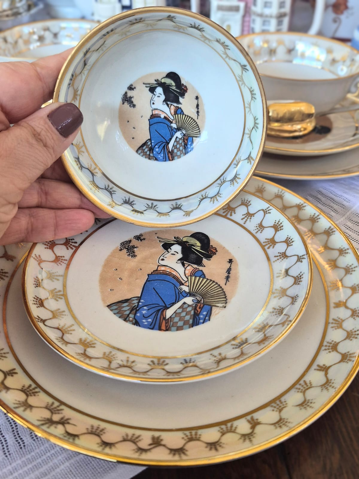  Conjunto de 7 trios em porcelana vintage nacional Condessa com motivos de gueixa