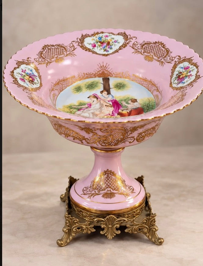 Centro de Mesa em Porcelana Sèvres na tonalidade rosa com Base em Bronze