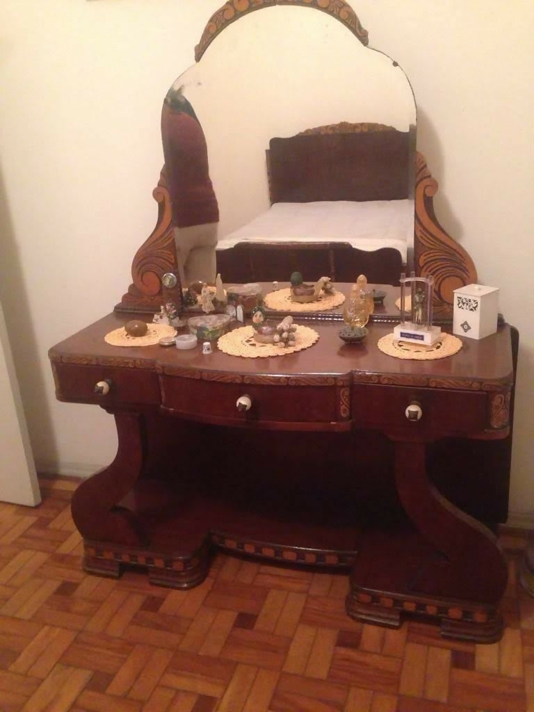 Antiga Penteadeira em madeira