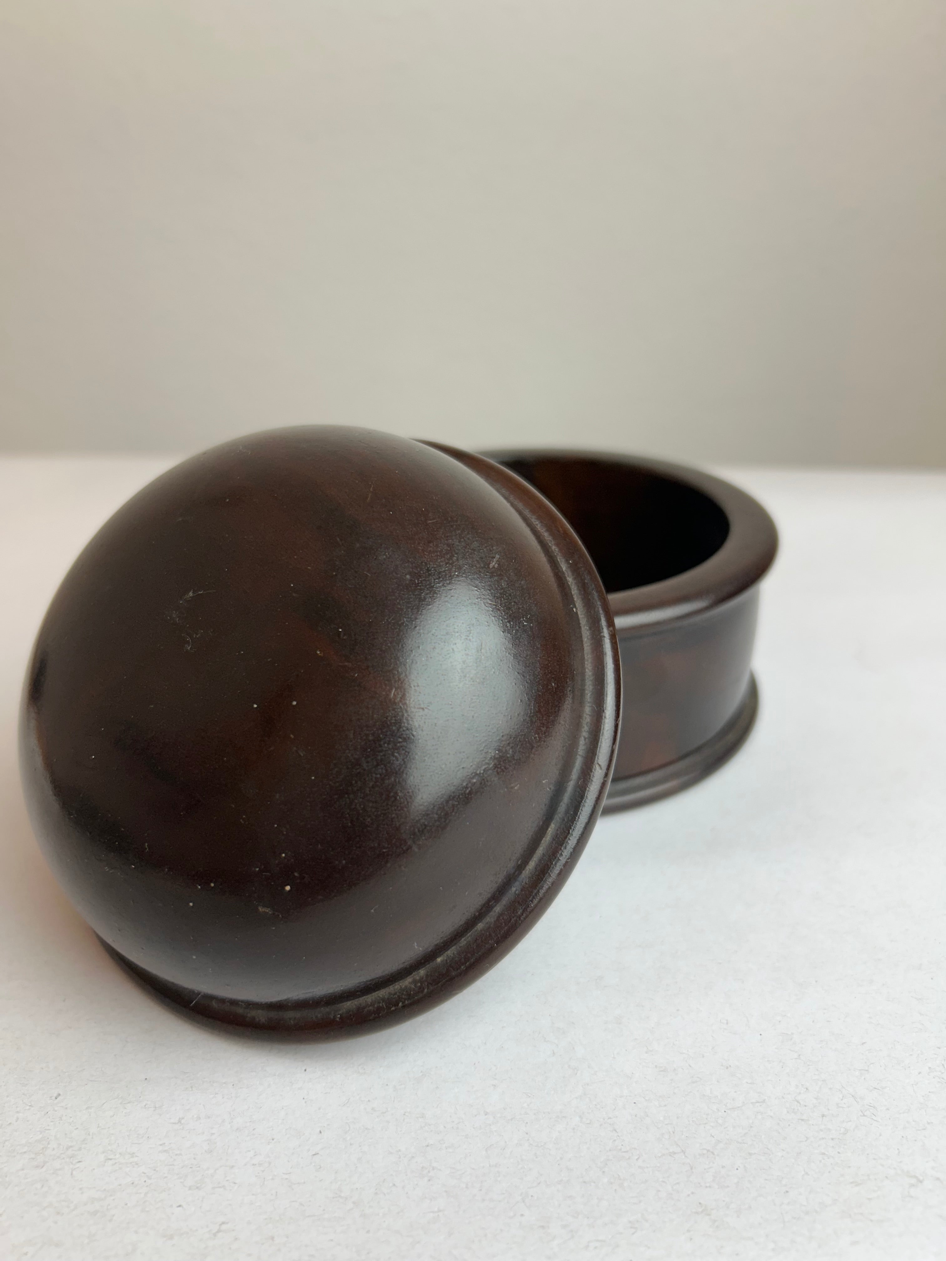 Pote de Toucador de Imbuia Vintage em Madeira Nobre Maciça