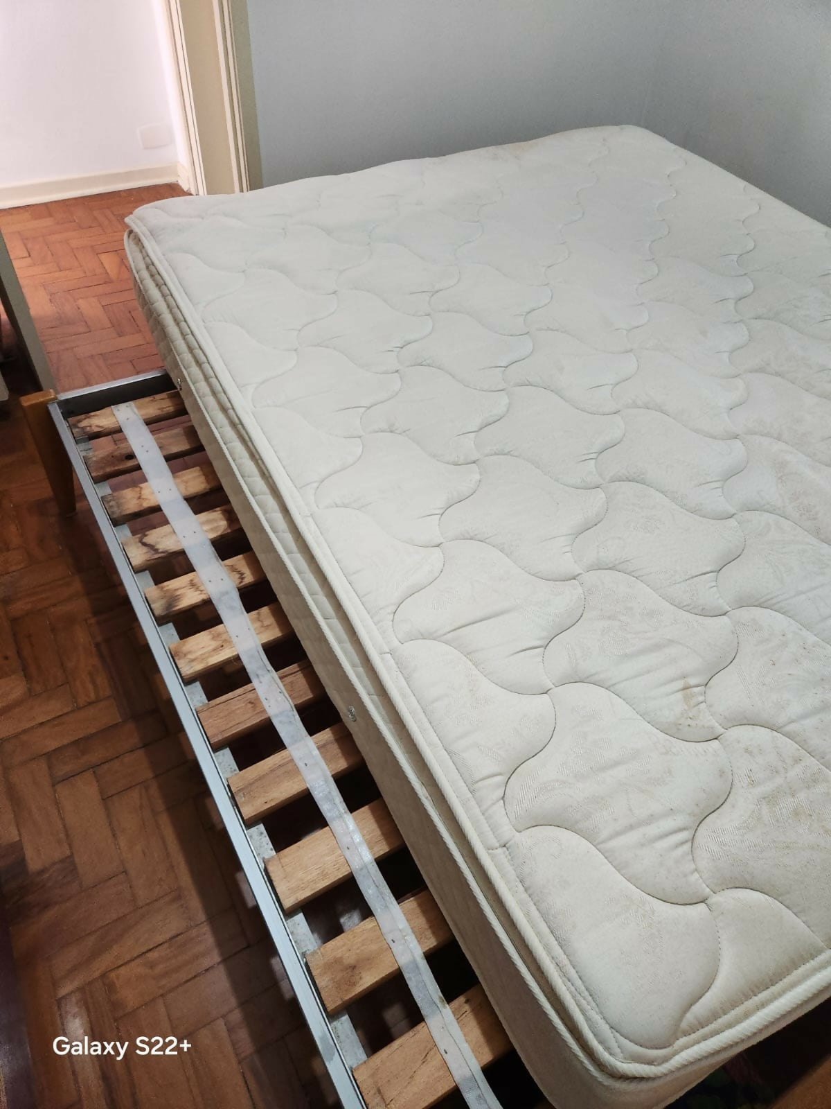 Cama de Casal com estrado e cabeceiras acopladas