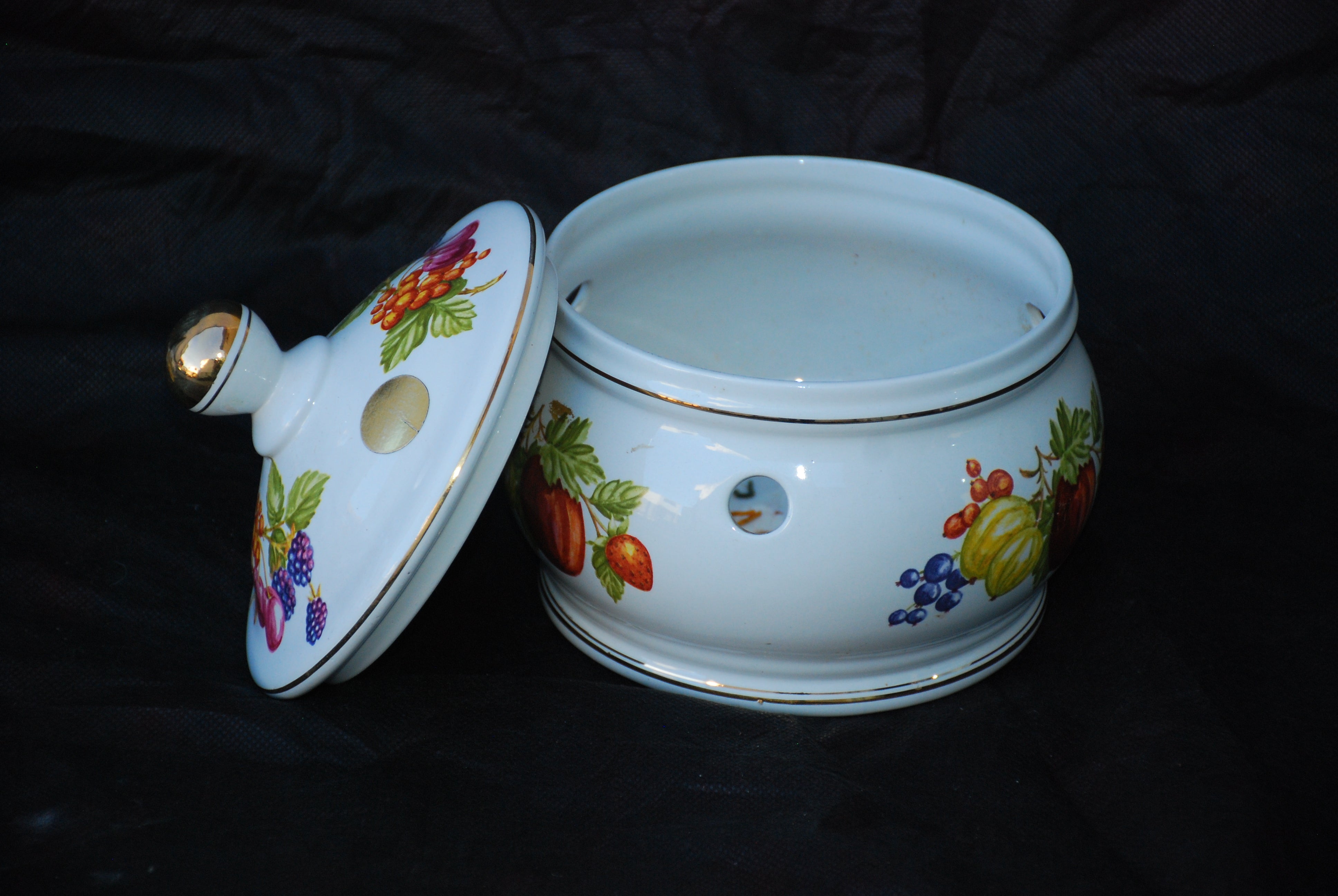 Potiche porta alho de porcelana portuguesa da linha frazarte classic,
