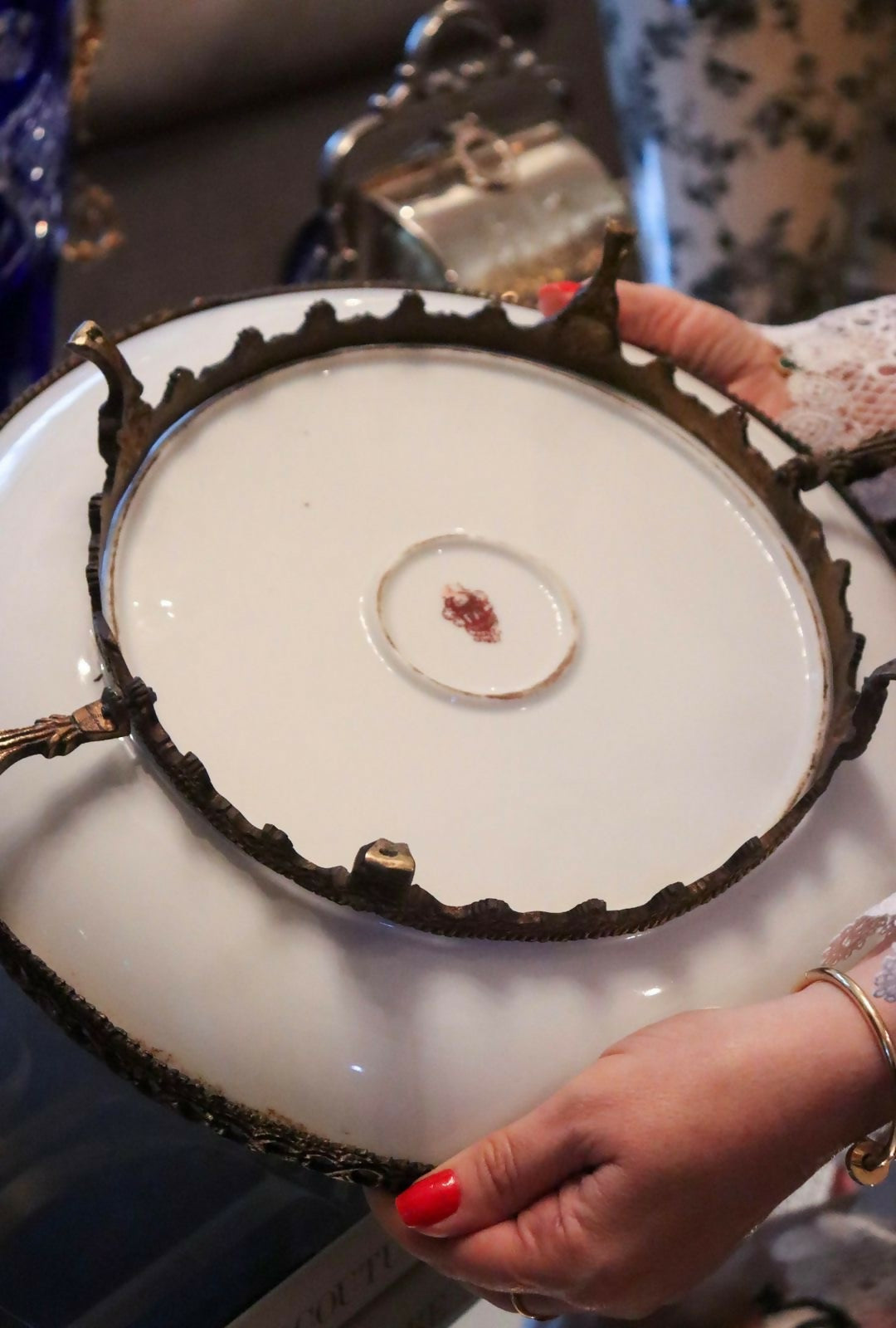 Centro de Mesa em porcelana europeia com cena galante