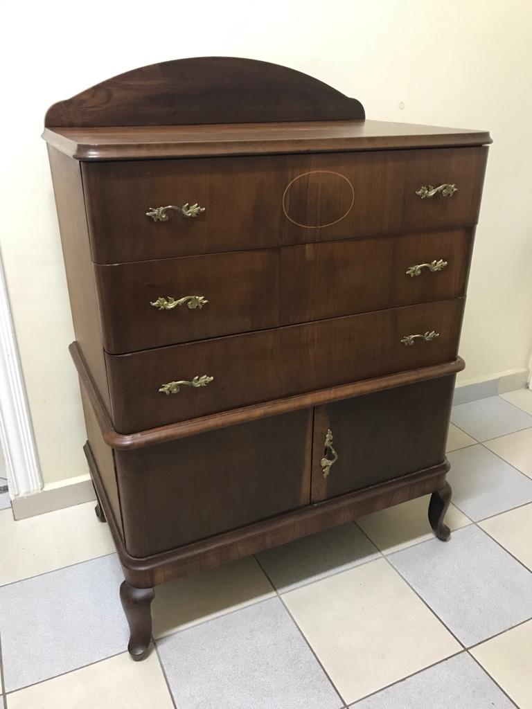 Elegante cômoda clássica de transição (estilo Chipandelle/Retrô meados do século XX) em mogno (com 3 gavetas e portas inferiores) 