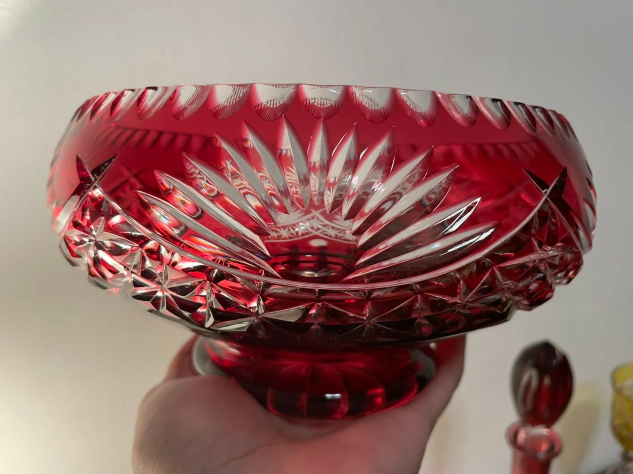 Centro de mesa em cristal double / overlay rubi lapidado em estrelas