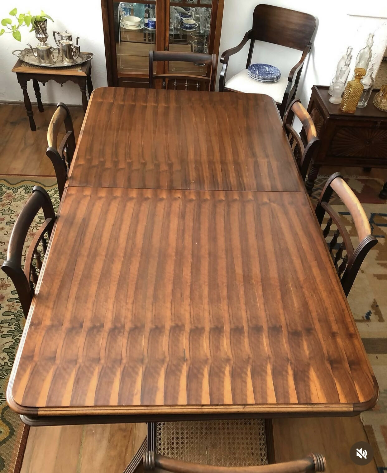 Mesa e cadeiras de imbuia com lâmina de jacarandá