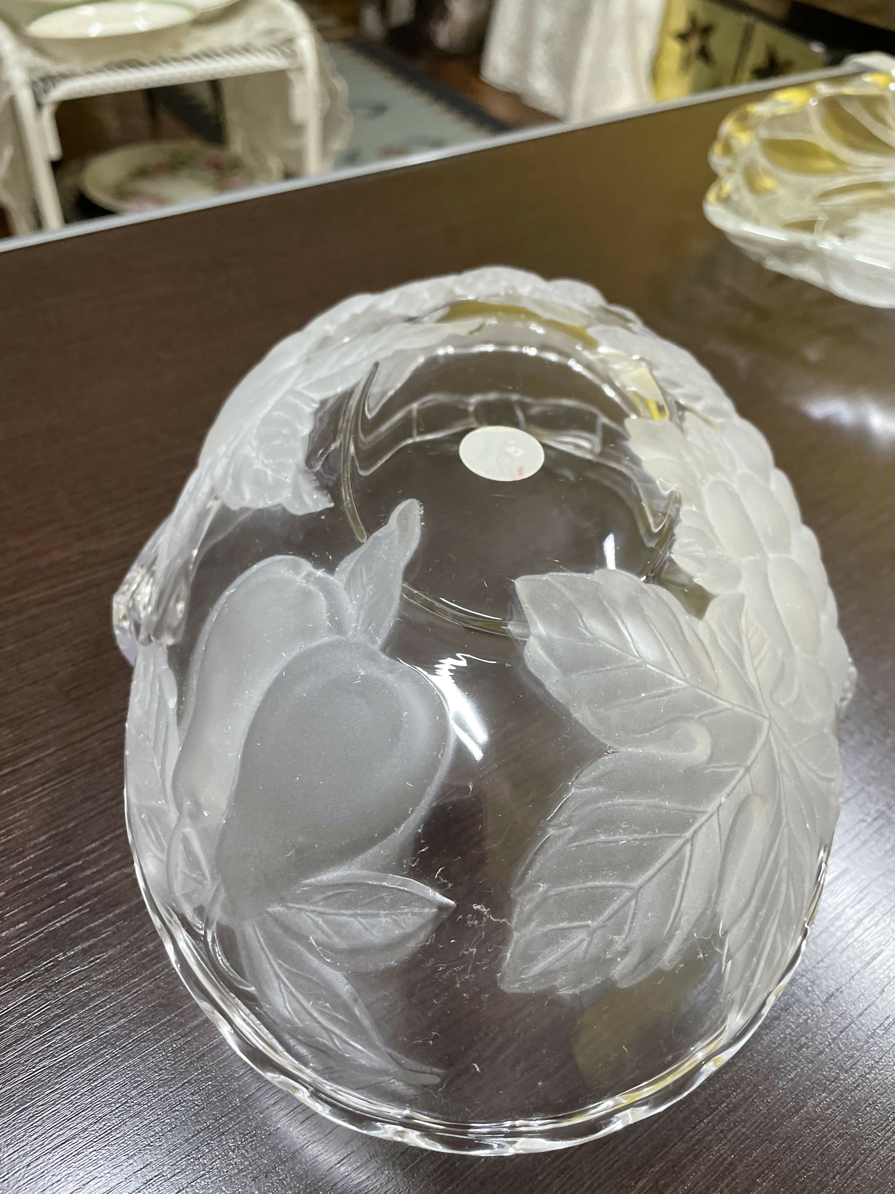 Fruteira lapidada com alça