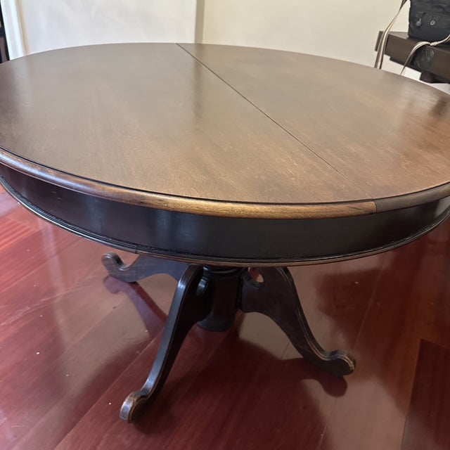 Antiga "mesa de jantar extensora" redonda em Imbuia maciça, perfeição!