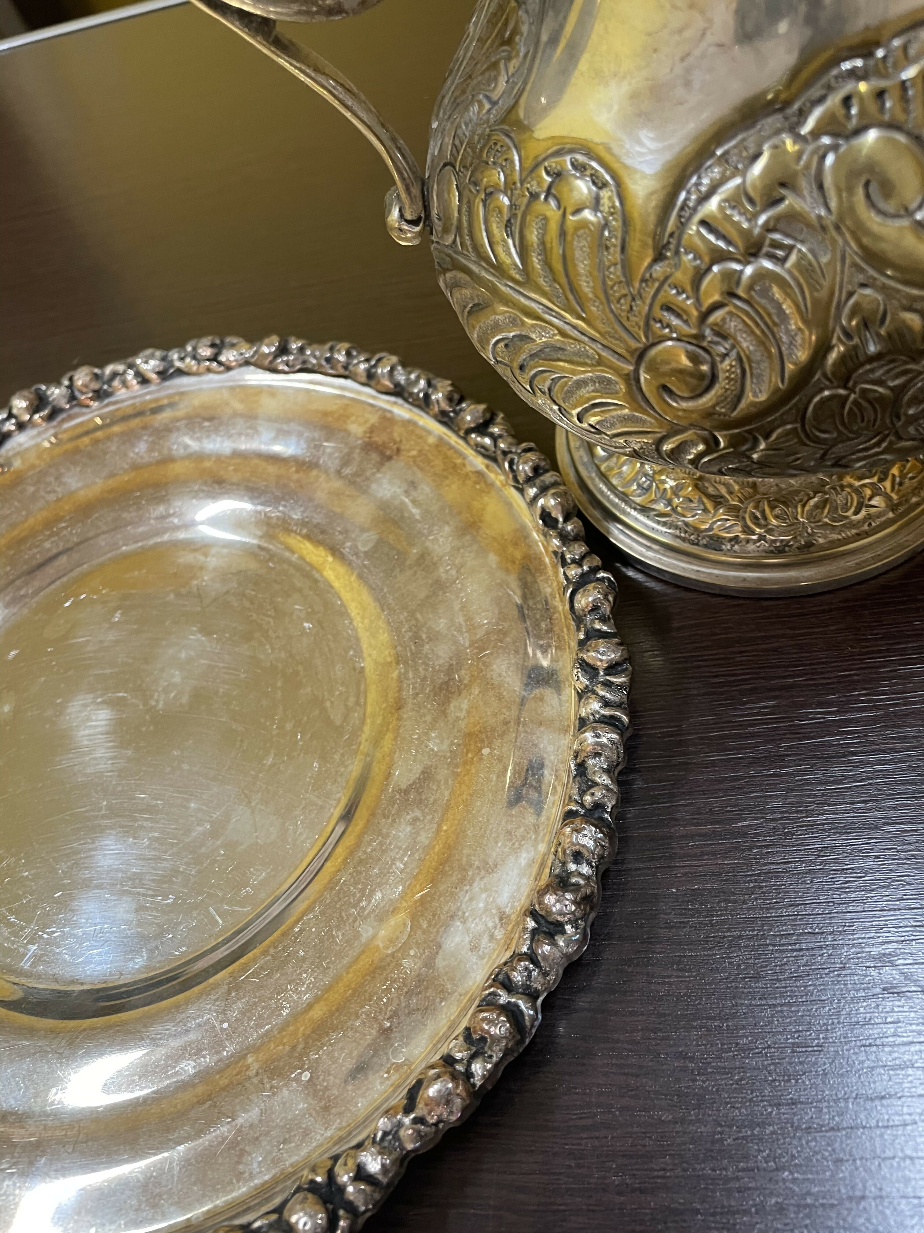 Jarra de água com prato espessurados à prata