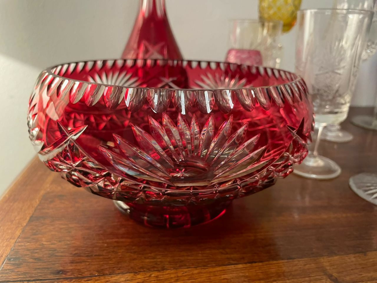 Centro de mesa em cristal double / overlay rubi lapidado em estrelas
