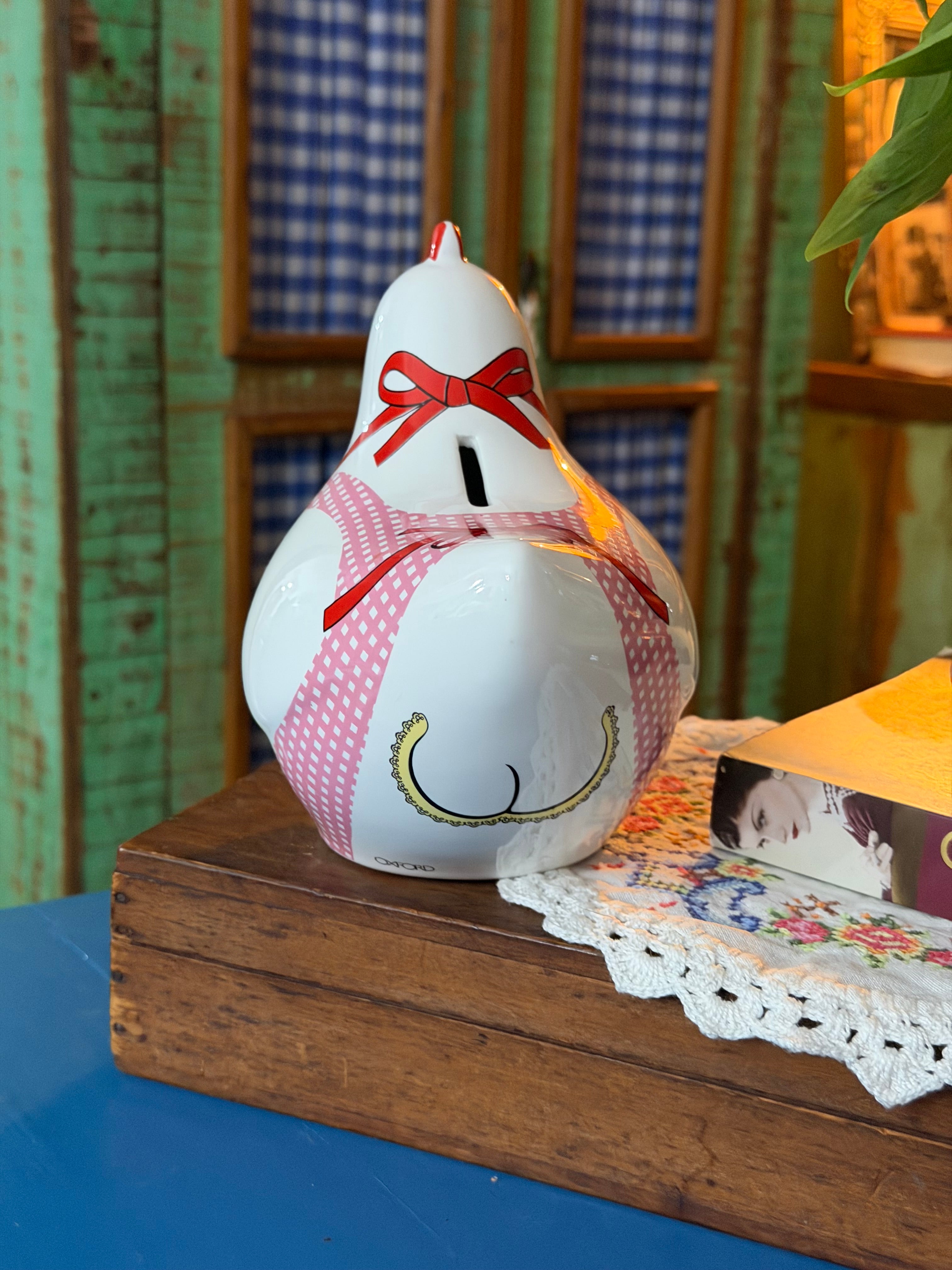 Encantadora e raro cofre de galinha em porcelana