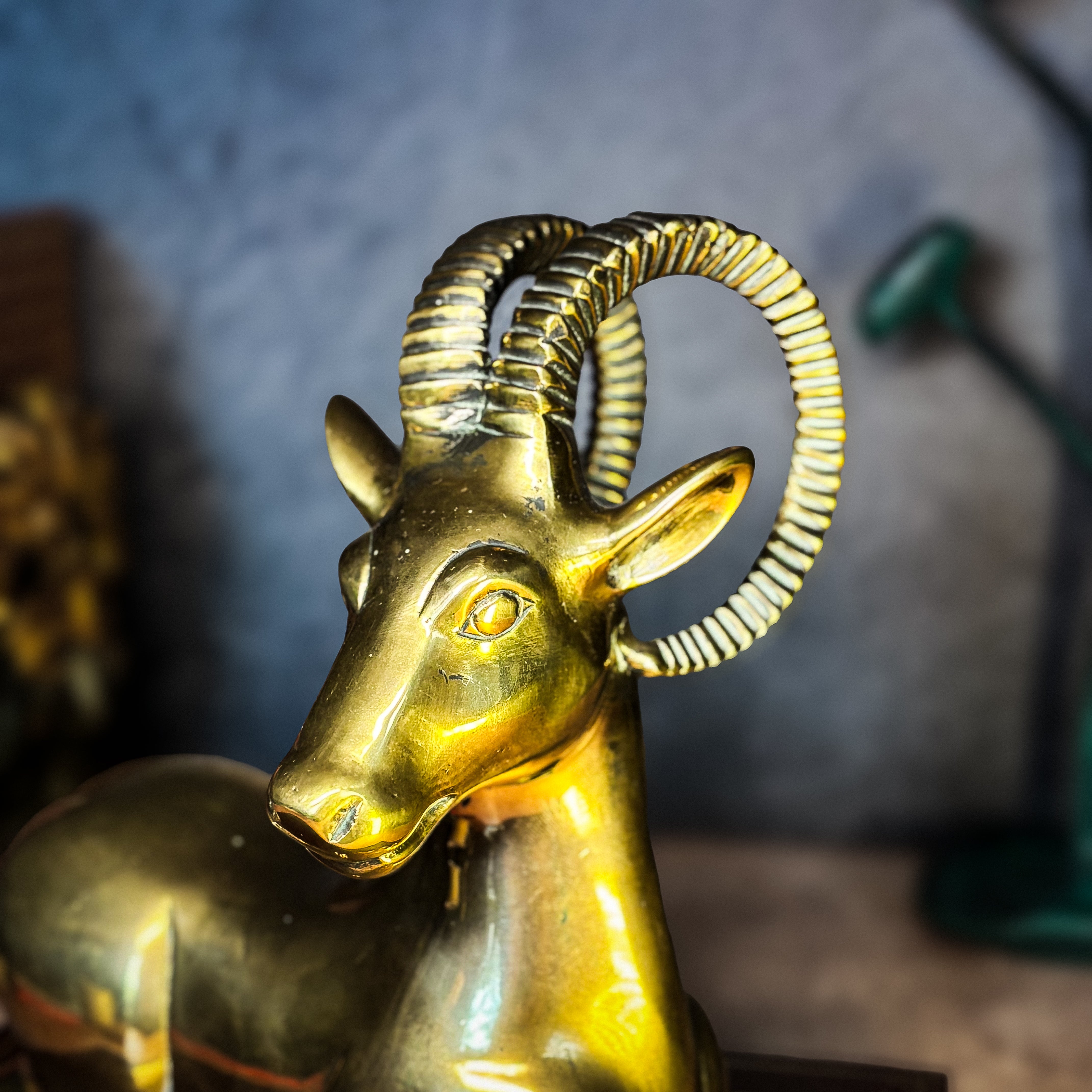 Escultura de íbex em bronze, Índia, segunda metade do século XX