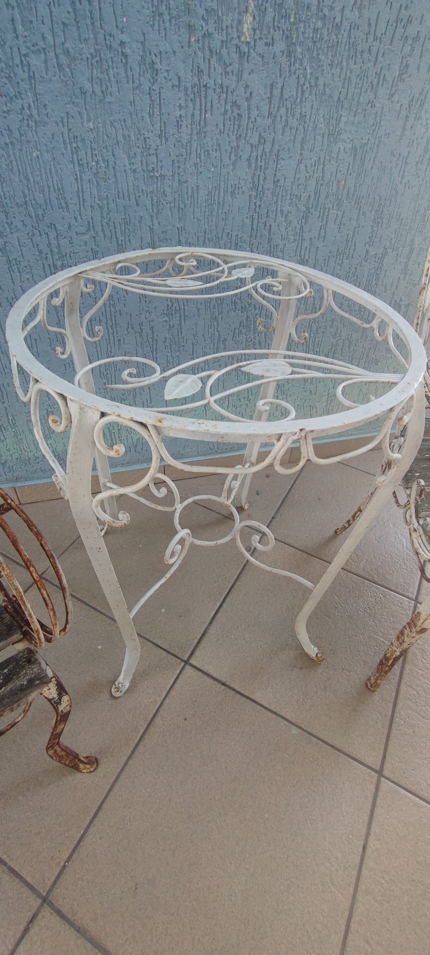 Conjunto cadeiras e mesinha ferro antigas (precisa pintar) 