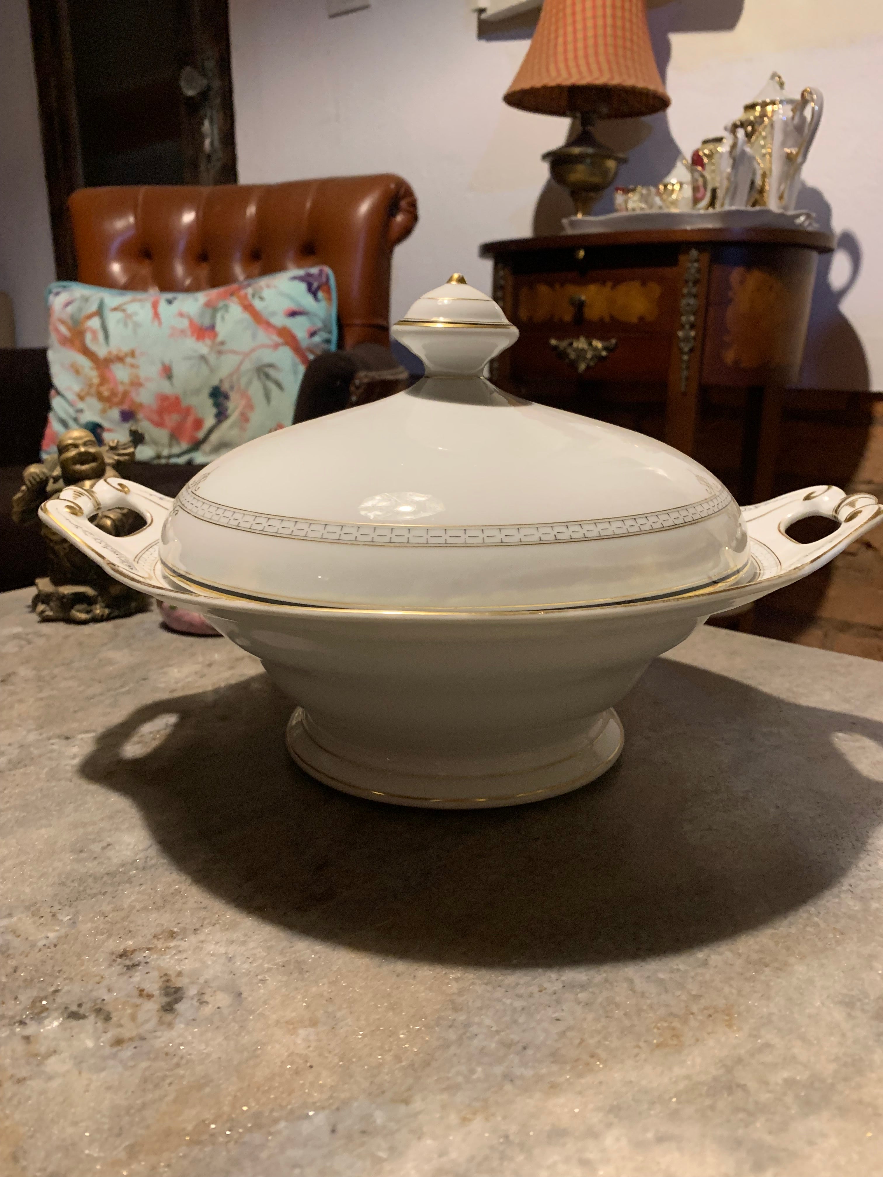 Rica sopeira em porcelana Segunda Guerra Mundial