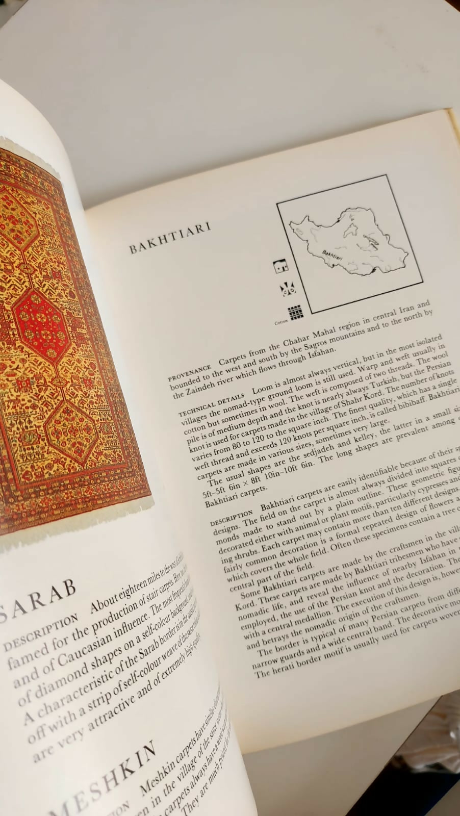 Livro "Oriental Rugs and Carpets" de Fabio Formenton - Edição de 1974