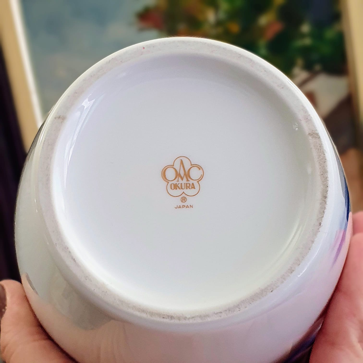  Vaso em porcelana branquíssima vitrificada japonesa OAC Okura.  Borda com filetação à ouro, em excelente estado!
