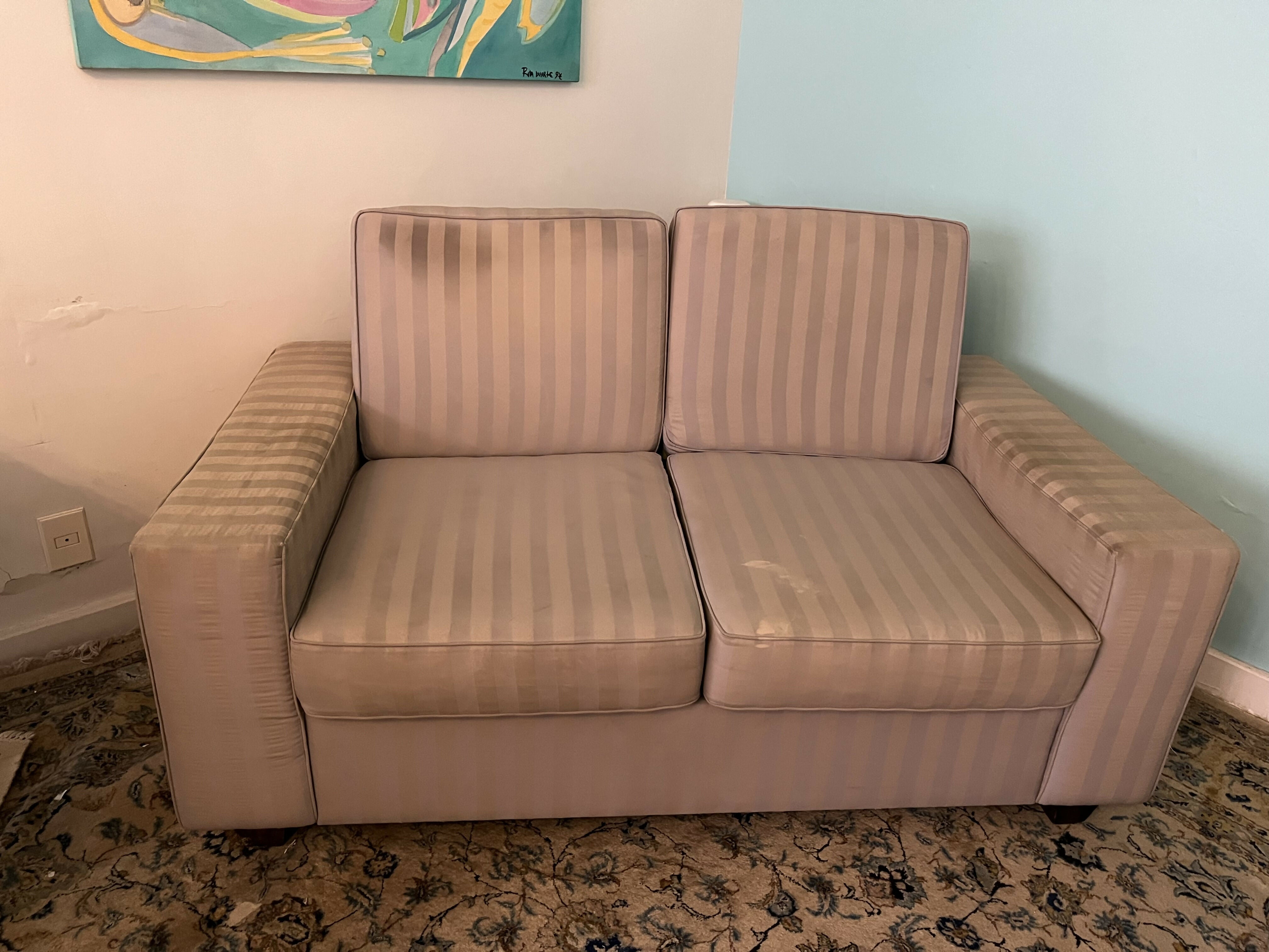 Sofá MODERNO cor cinza azulado listrado - 2 lugares.