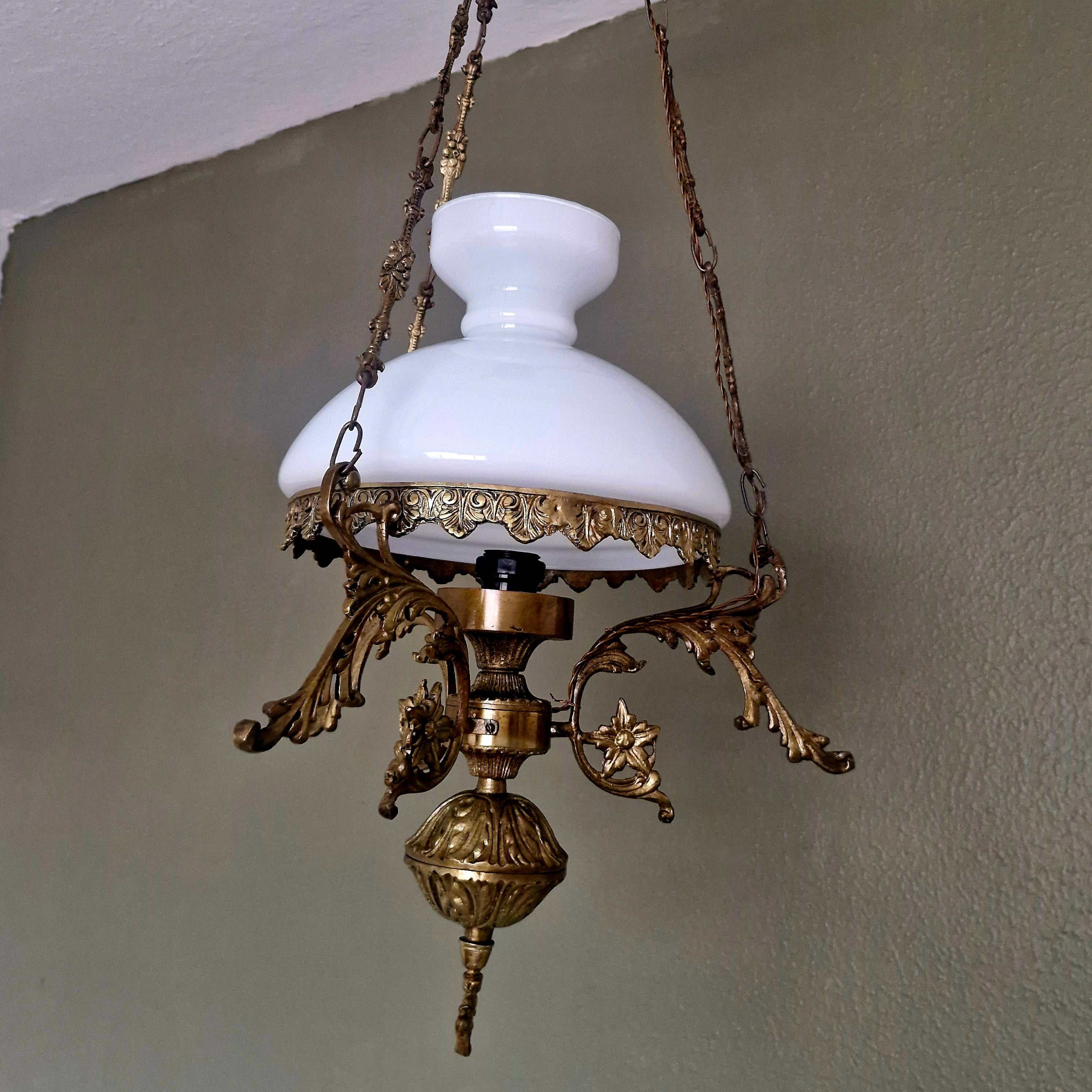 Lustre Luminária Pendente Estilo Lampião em bronze e cúpula em vidro fosco branco 