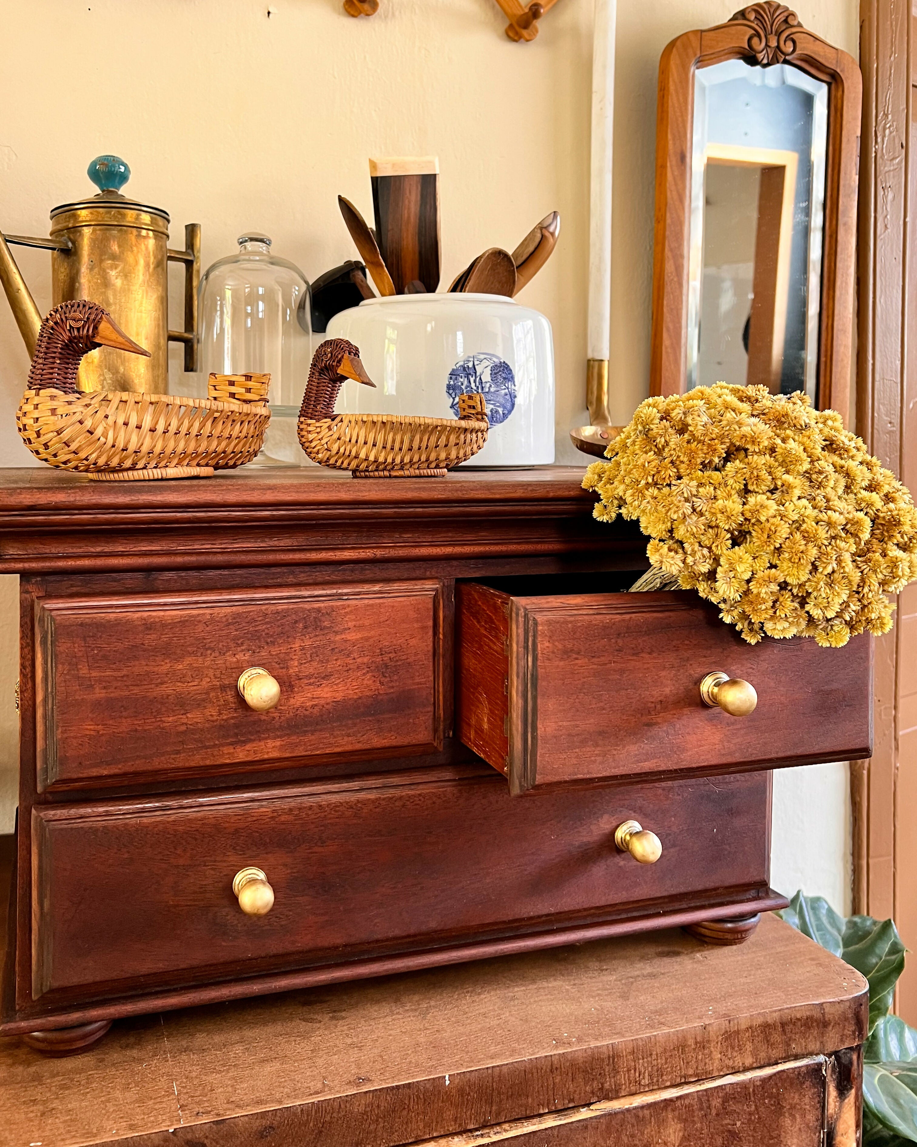 Mini Cômoda estilo D. Maria I em madeira nobre