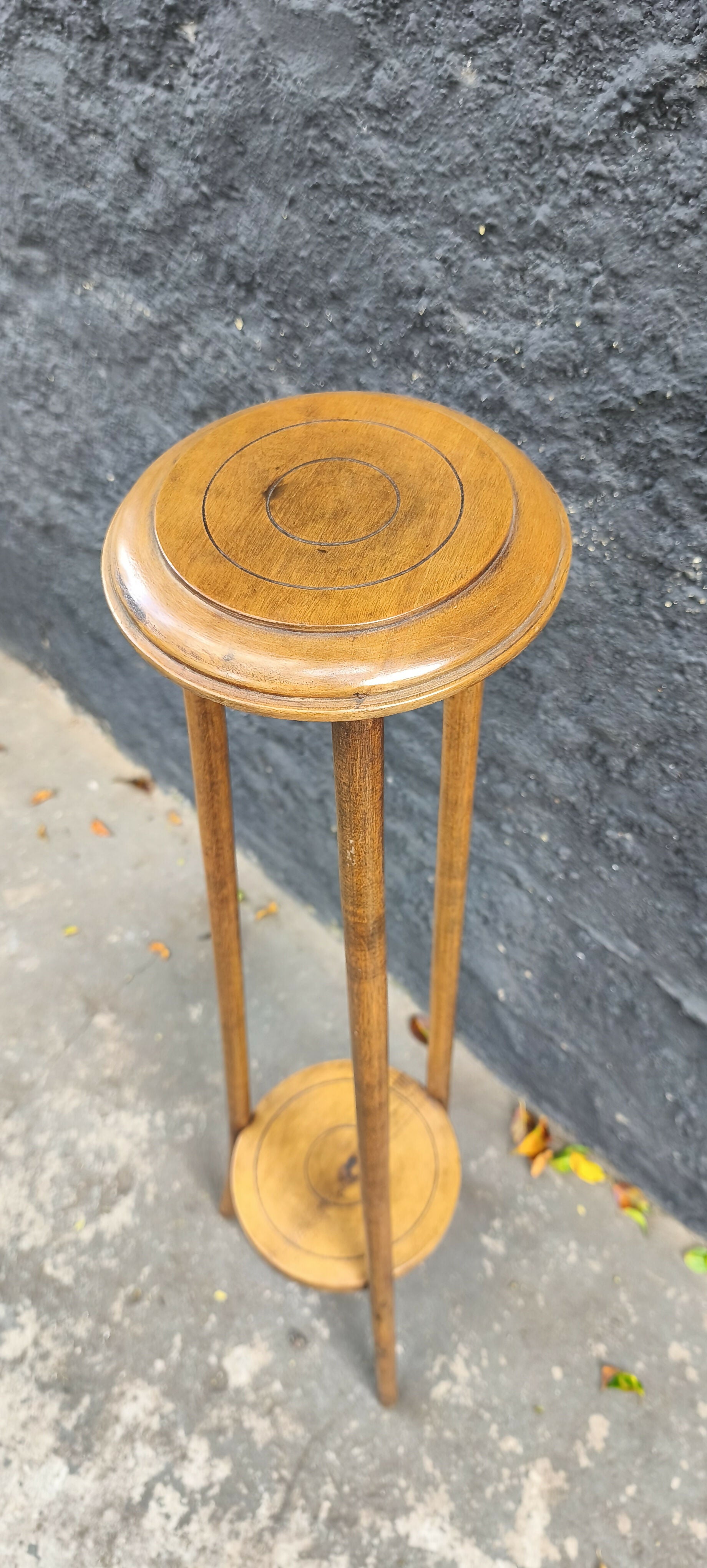 Antiga Floreira / coluna / pedestal em madeira Canela