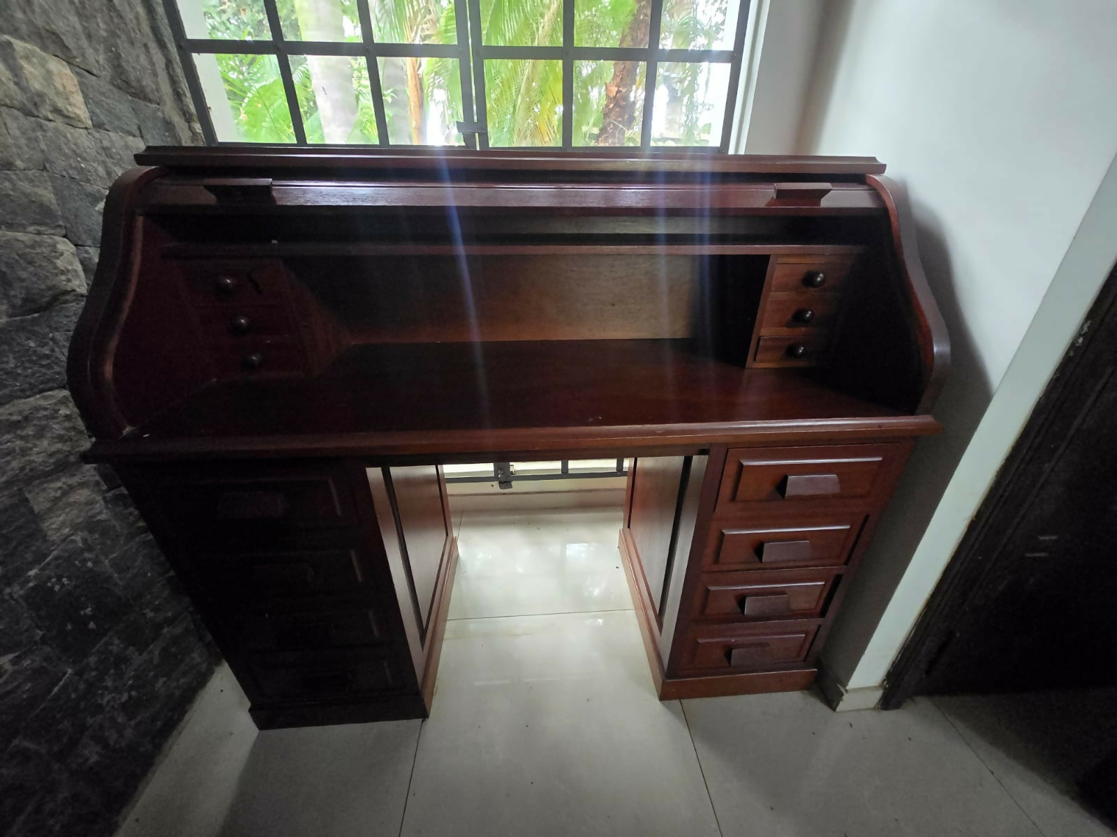 Escrivaninha tipo xerife em mogno – Madeira Bonita – anos 1980–1990