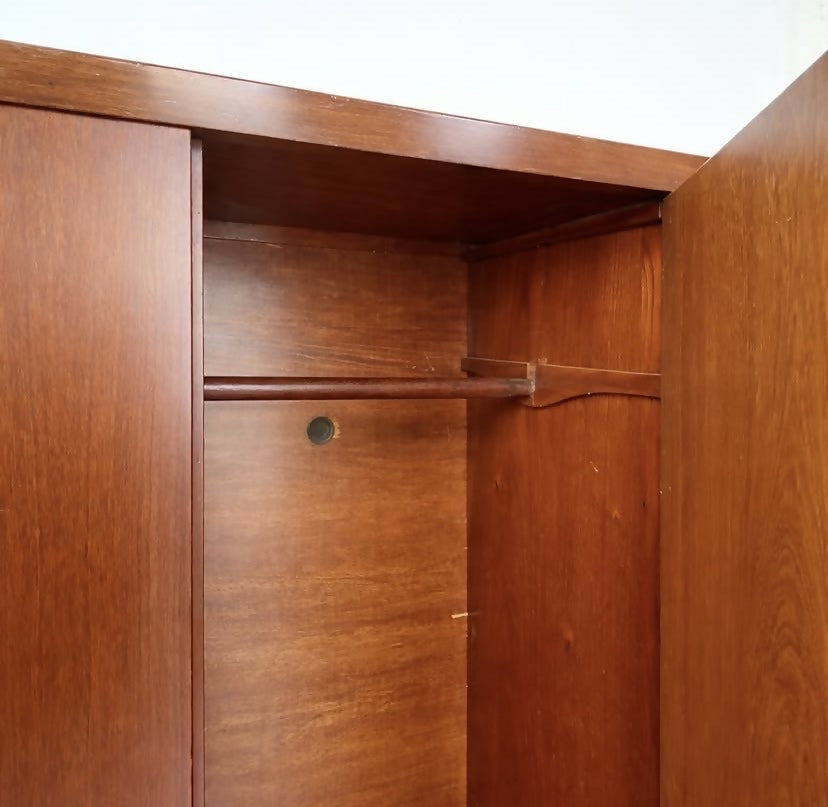 Guarda roupa anos 50